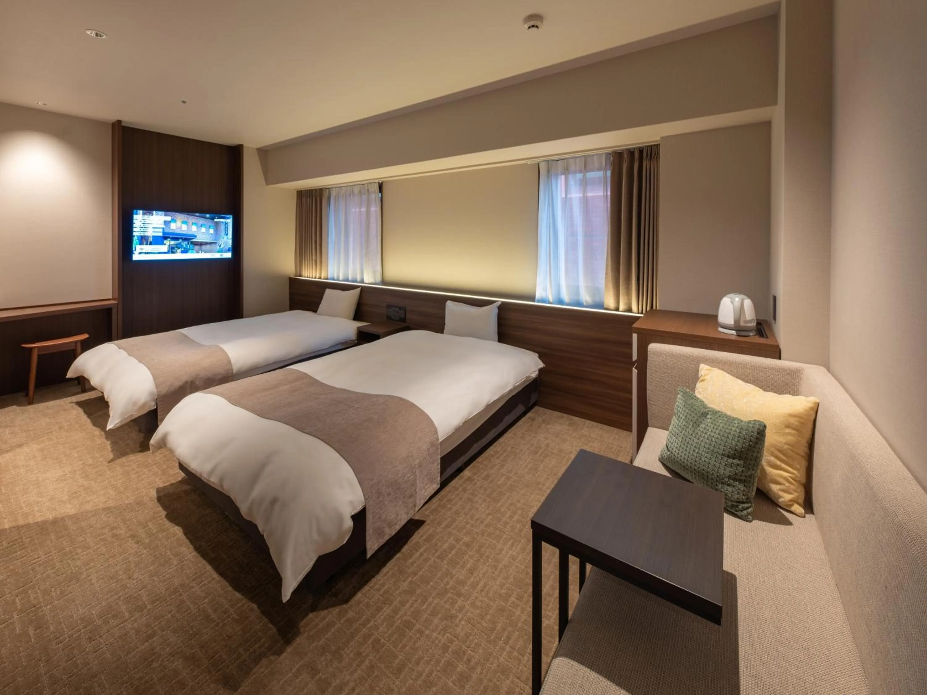 Photo of the whole room, Bed in New Osaka Hotel
