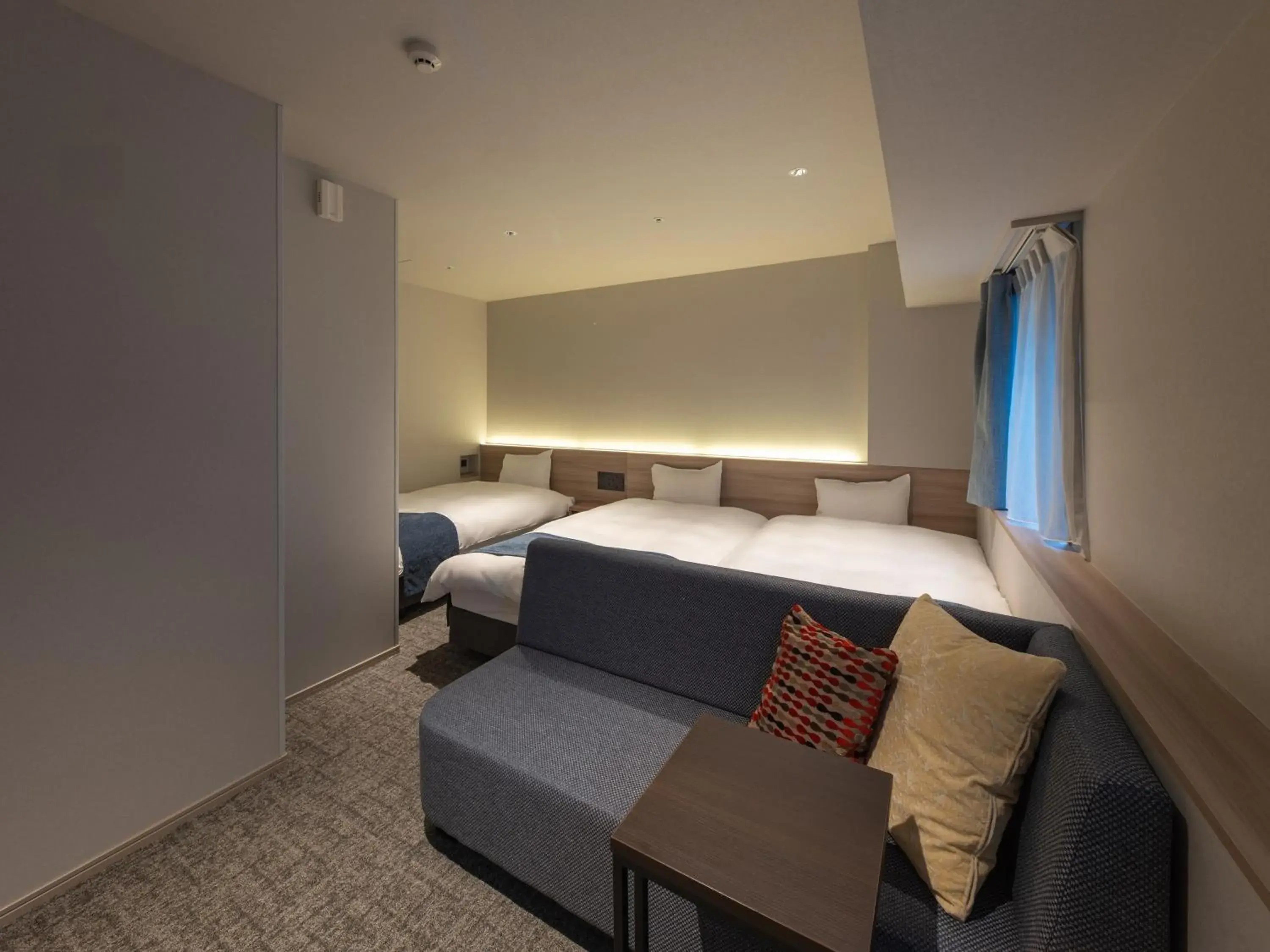 Triple Room with Shower in New Osaka Hotel Triple Room with Shower in New Osaka Hotel