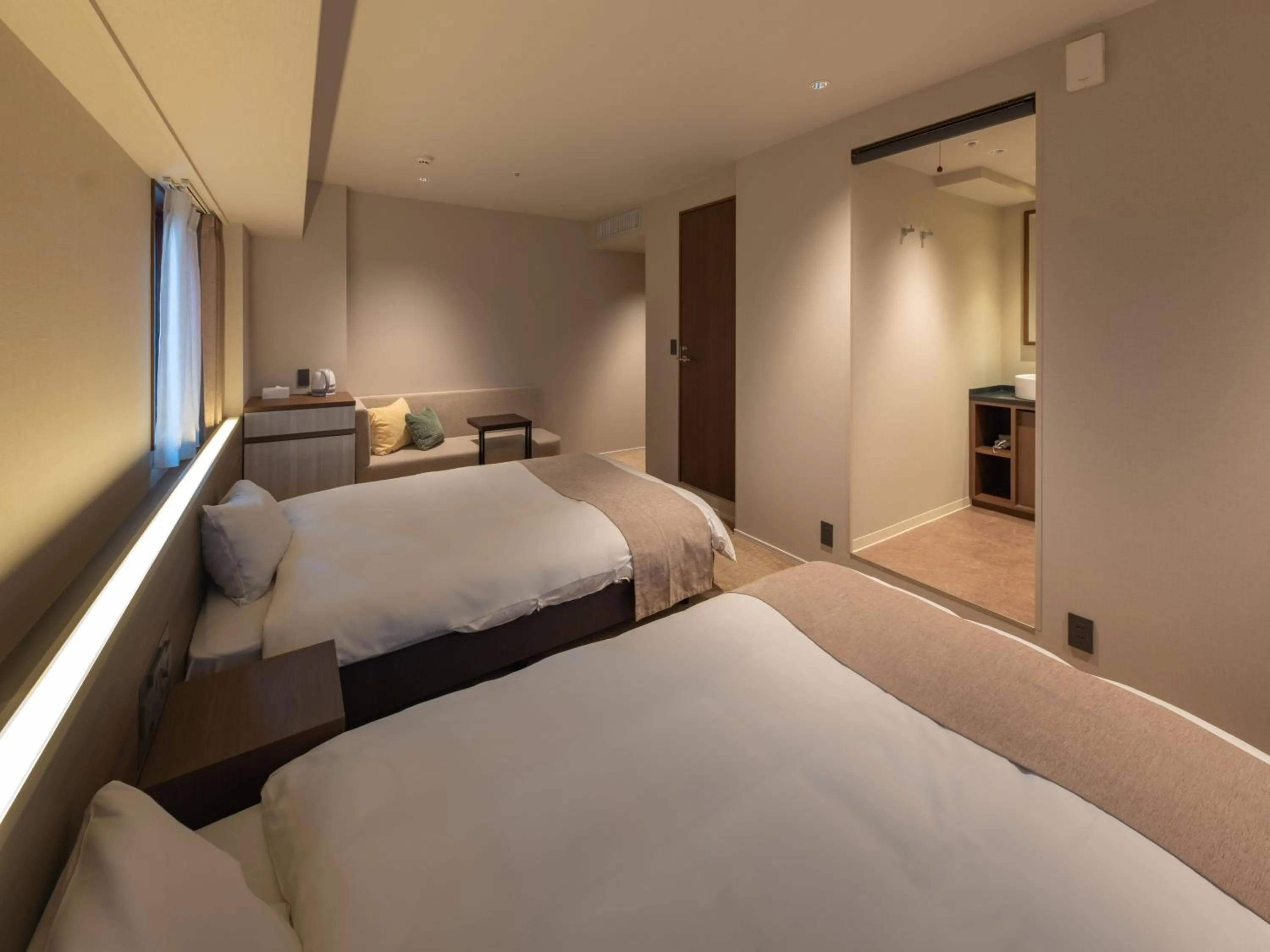 Photo of the whole room, Bed in New Osaka Hotel