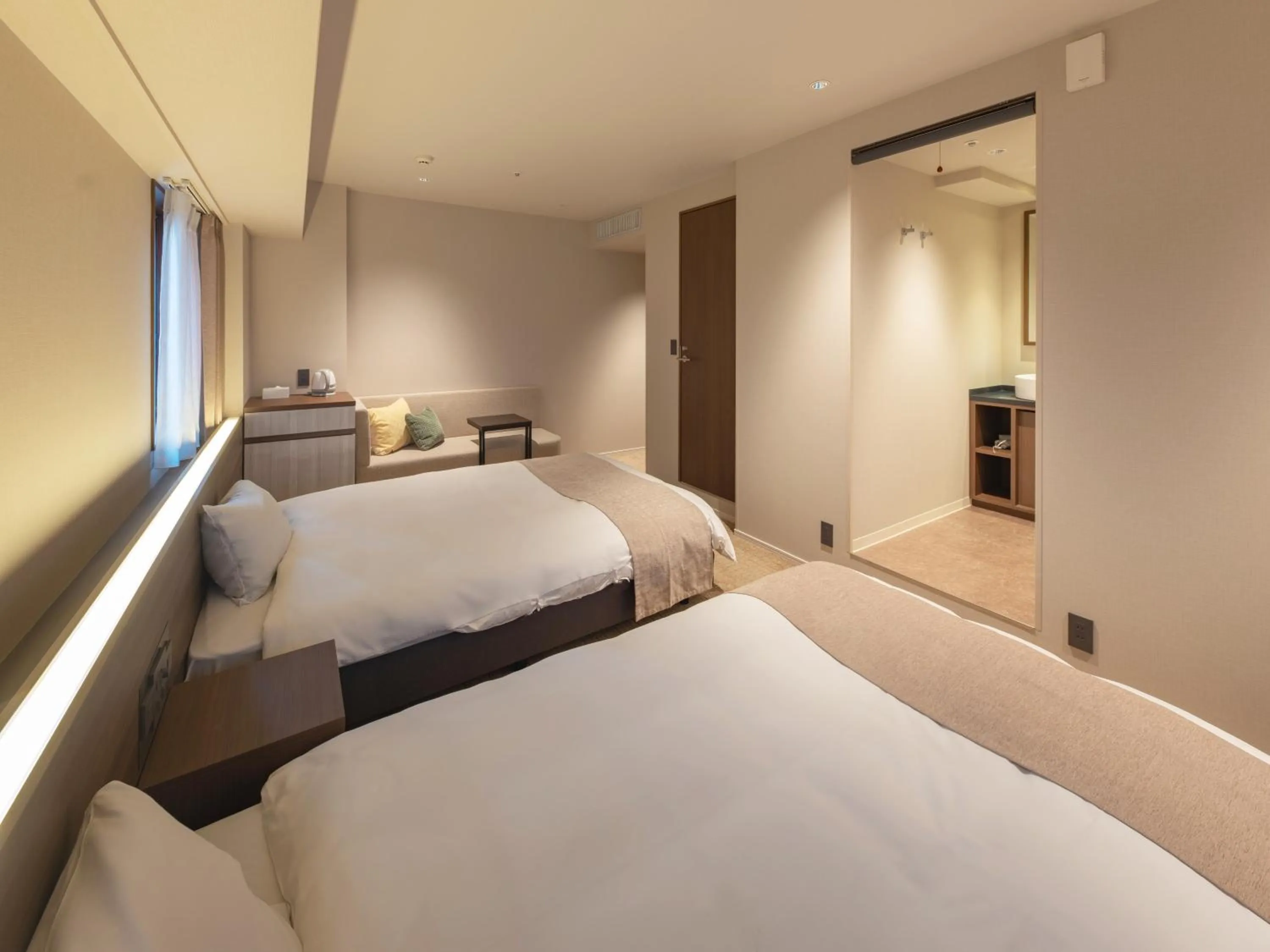 Photo of the whole room, Bed in New Osaka Hotel