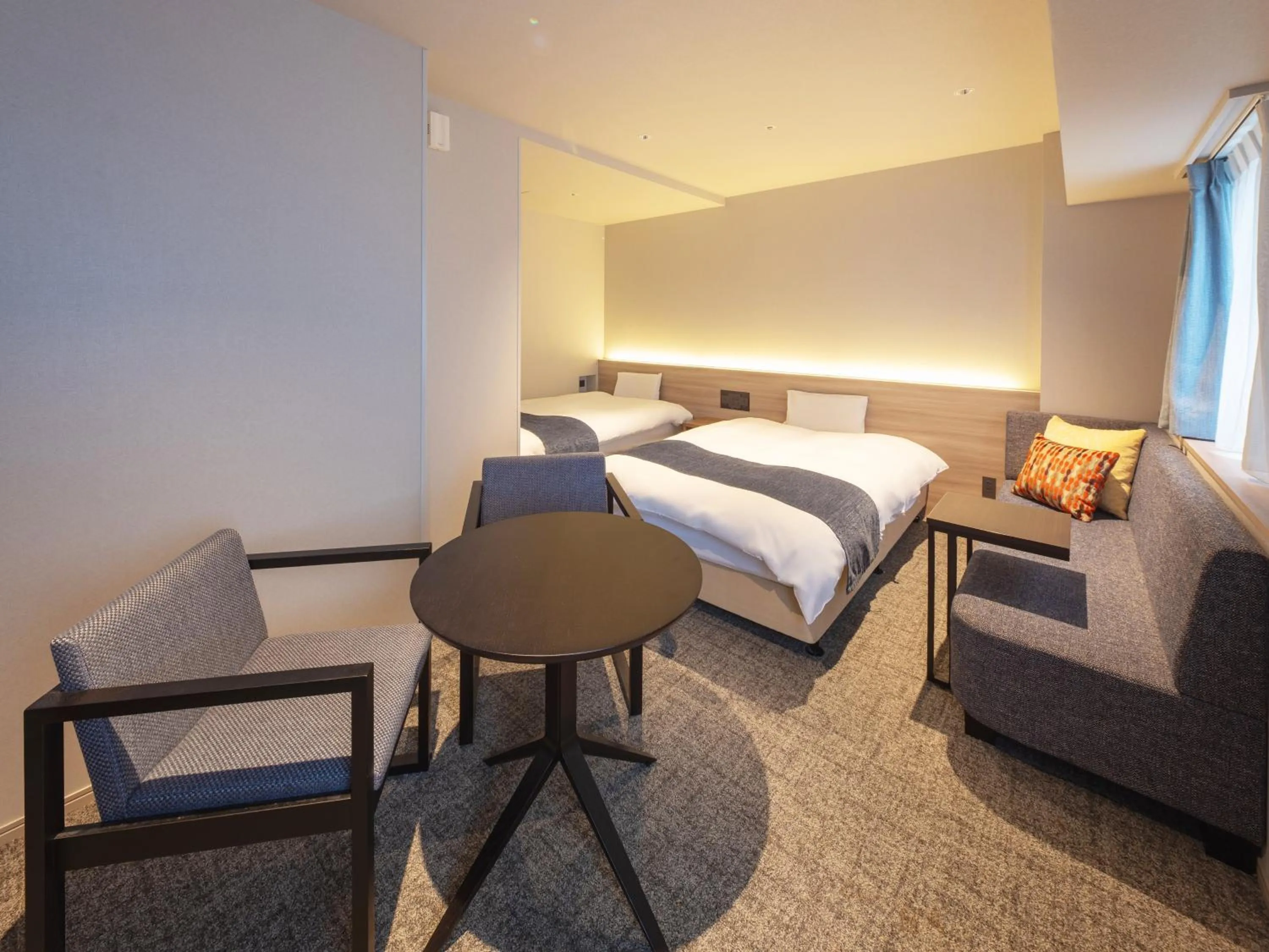 Photo of the whole room, Bed in New Osaka Hotel