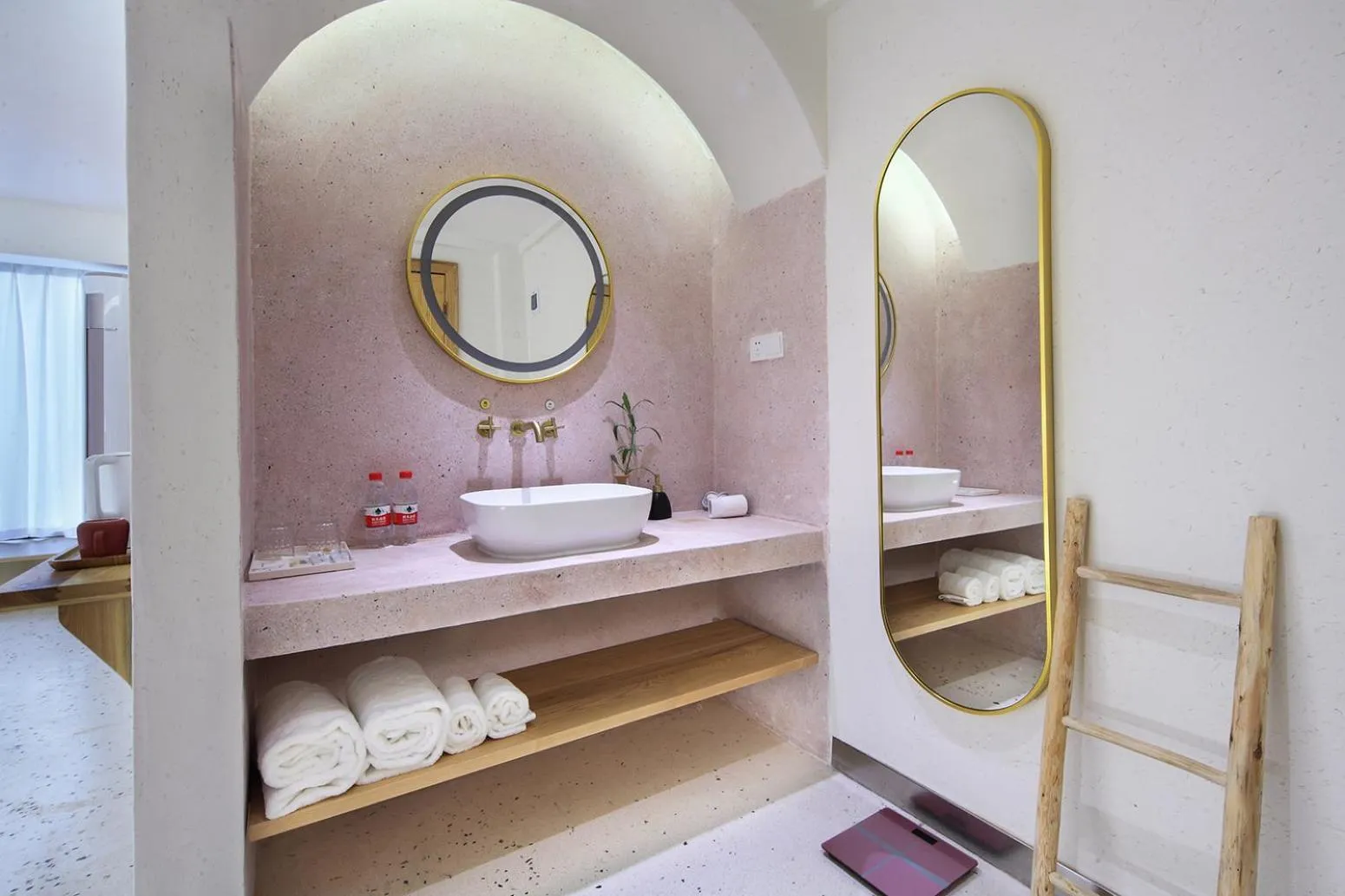 towels, Bed in Sky Garden Inn