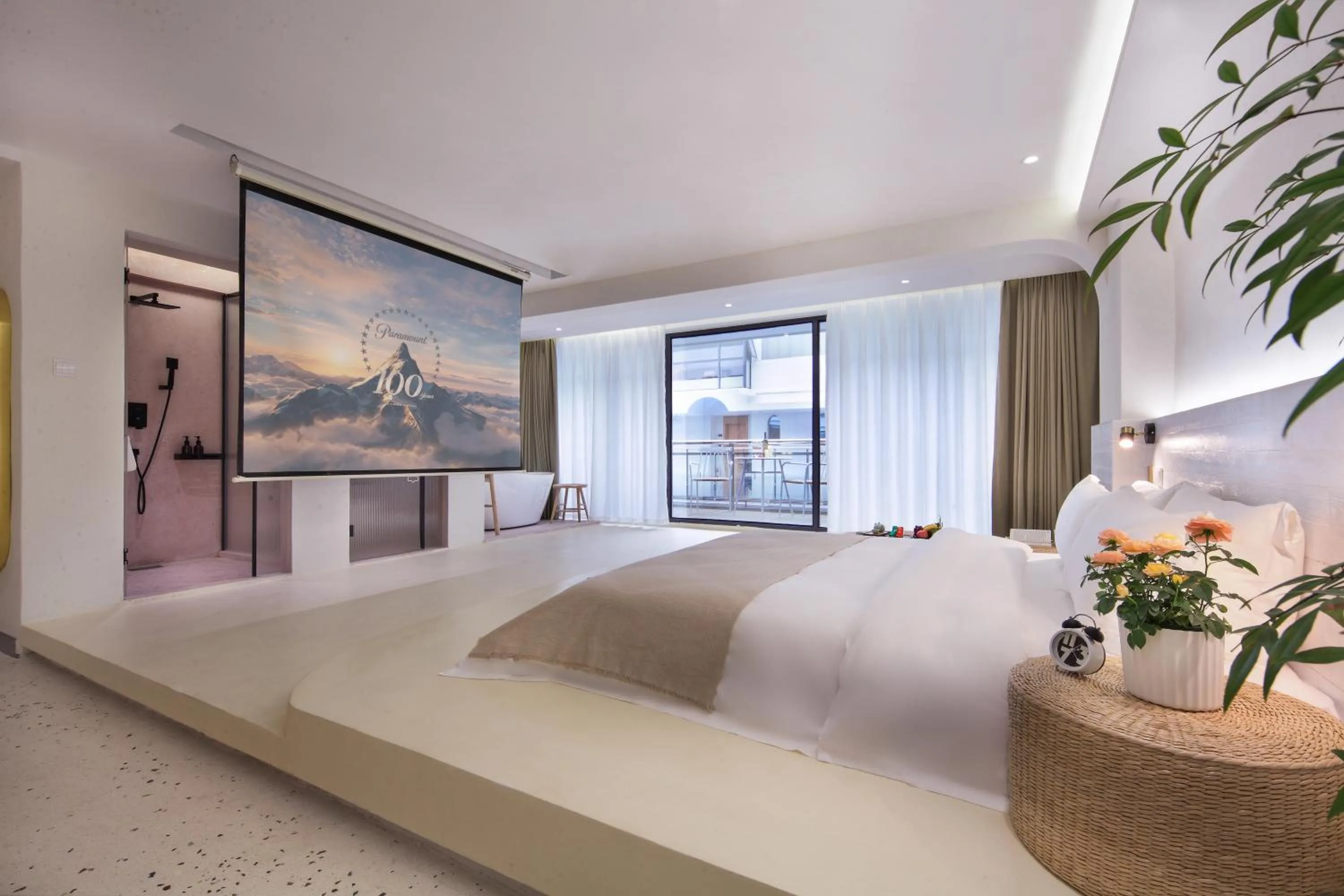 Bedroom, Bed in Sky Garden Inn