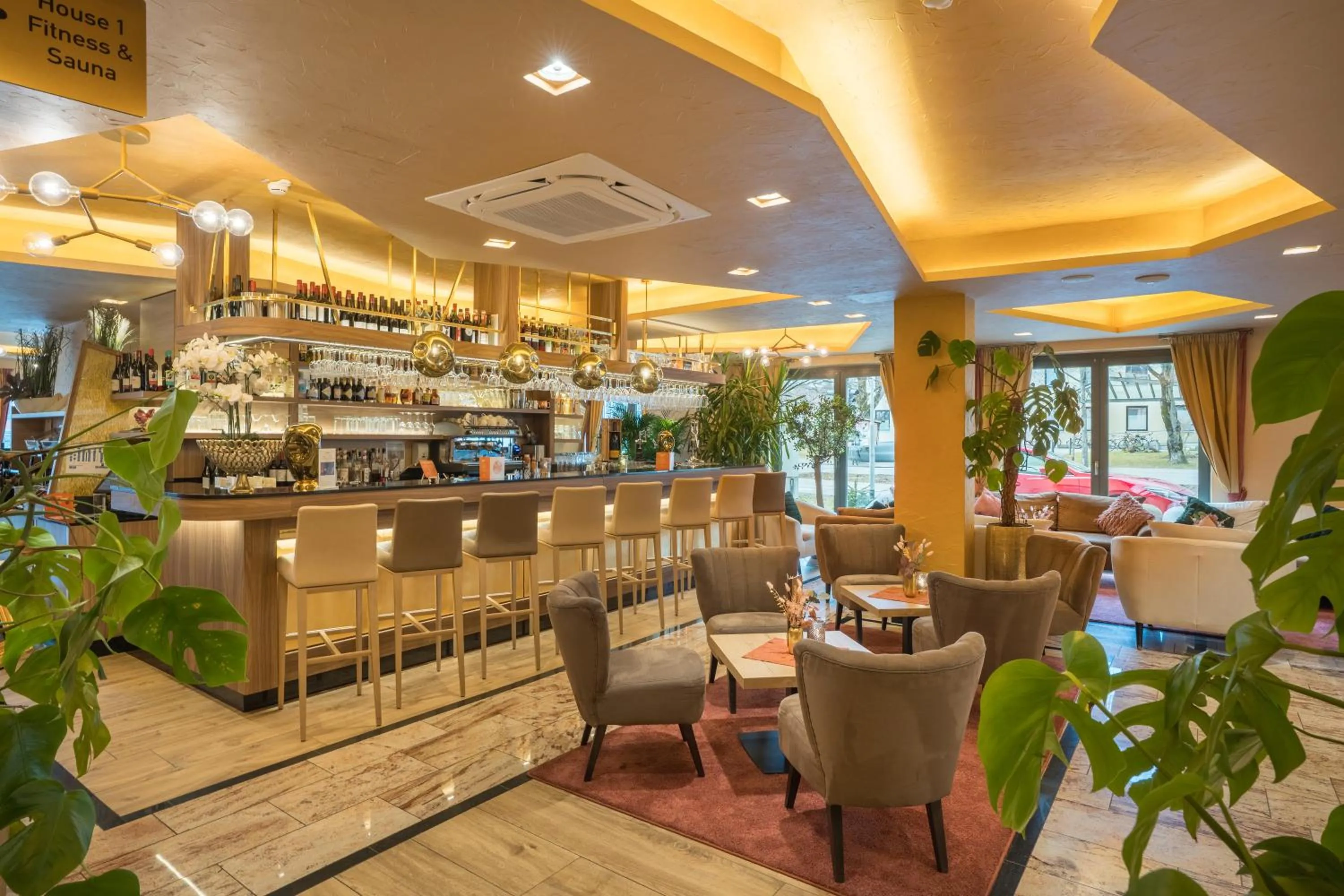 Lounge or bar in Best Western Plus Hotel Füssen