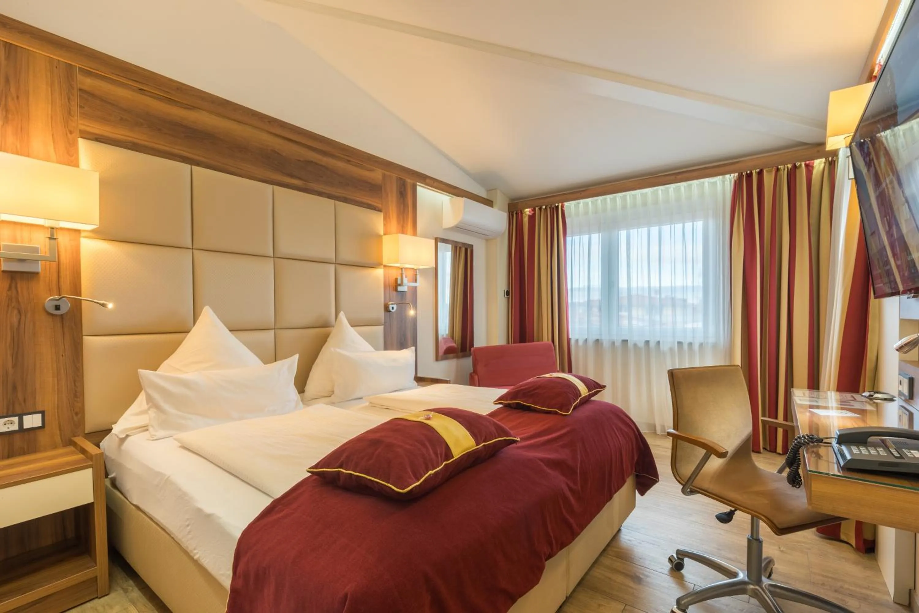 Photo of the whole room, Bed in Best Western Plus Hotel Füssen