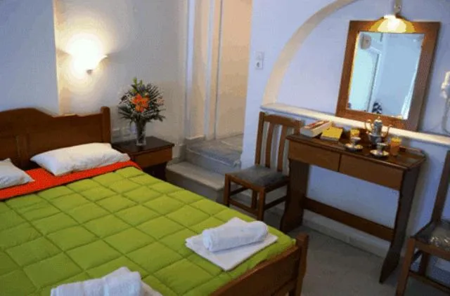 Photo of the whole room, Bed in Mike's Studios