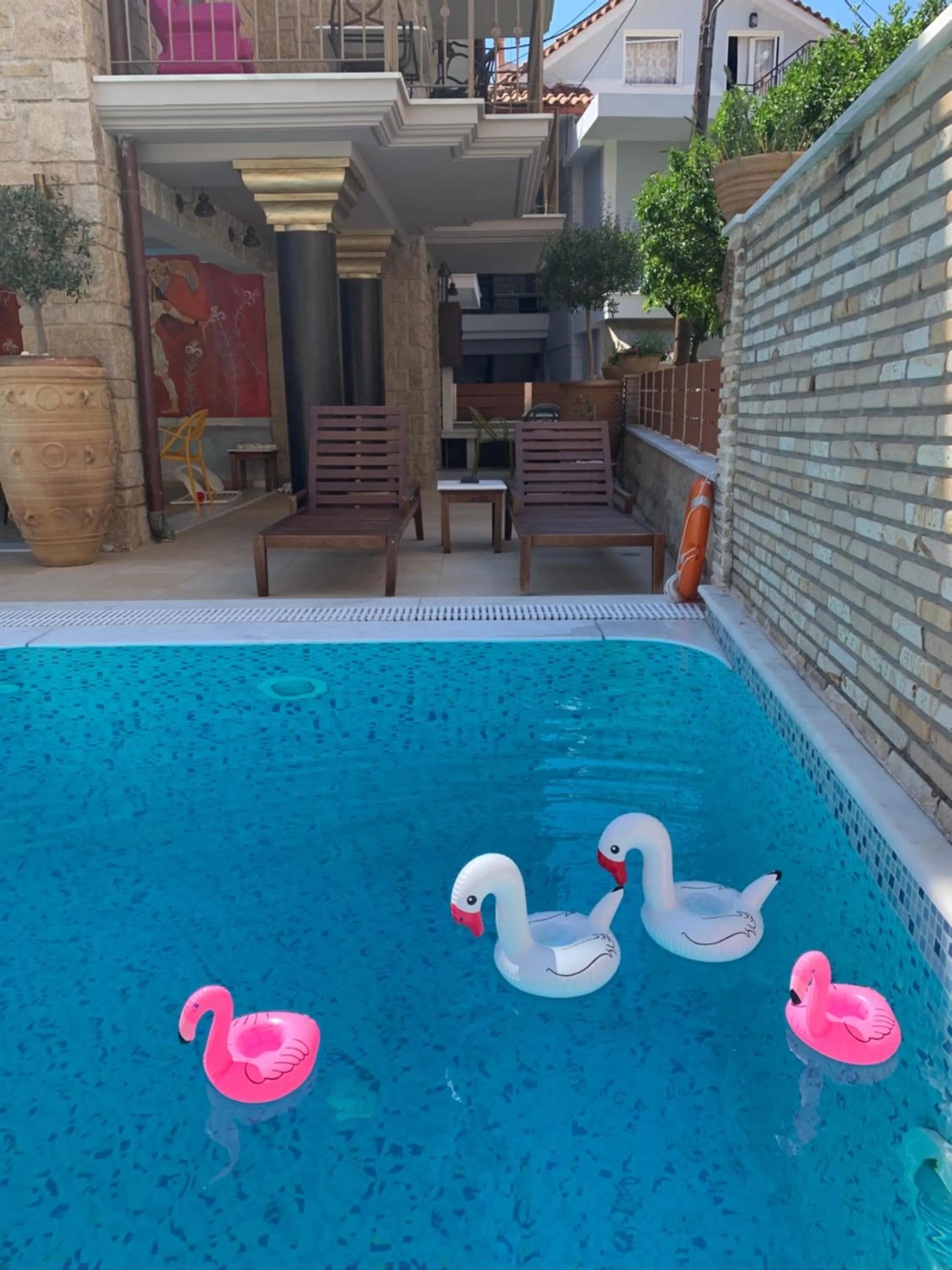 Leda Suites