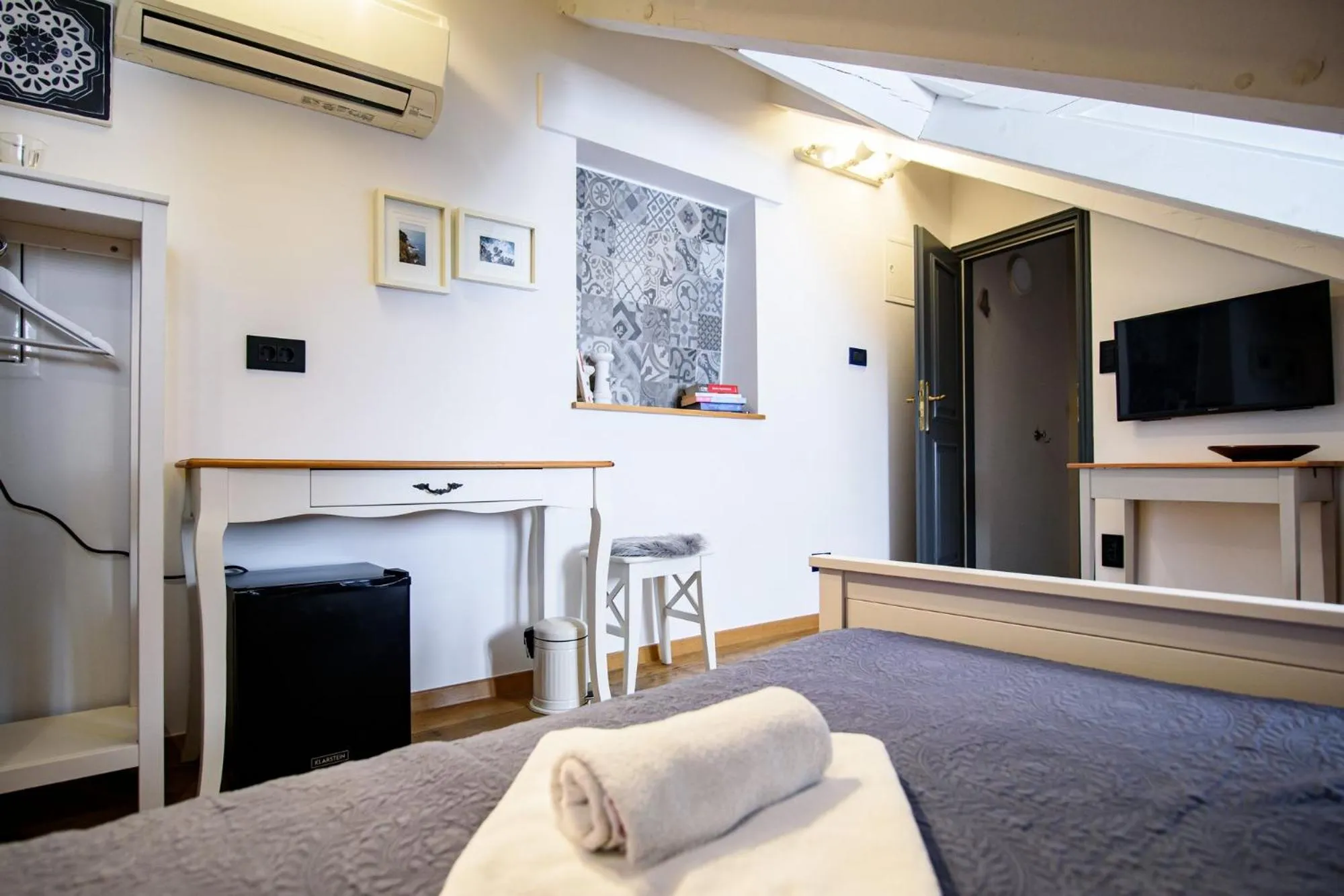 Bed in ART HOME ARTHUR by DuHomes