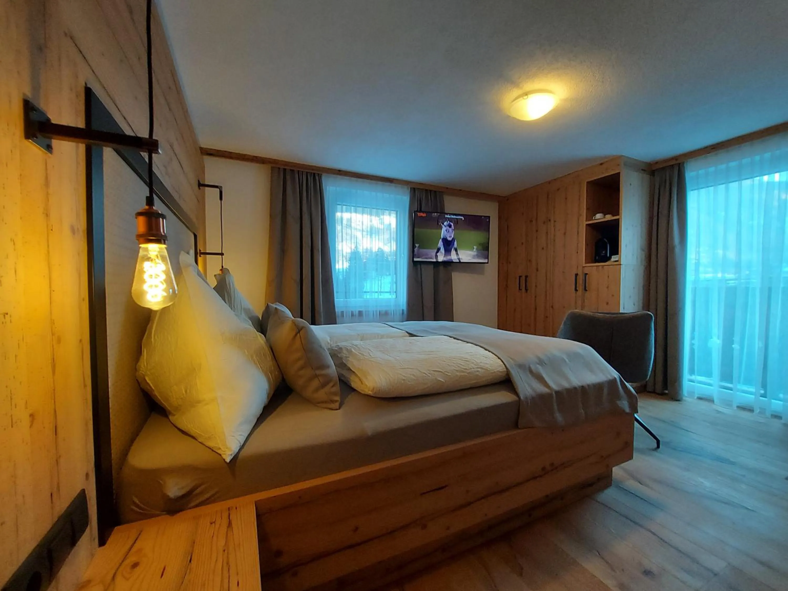 Photo of the whole room, Bed in Hotel Gasthof Walcher