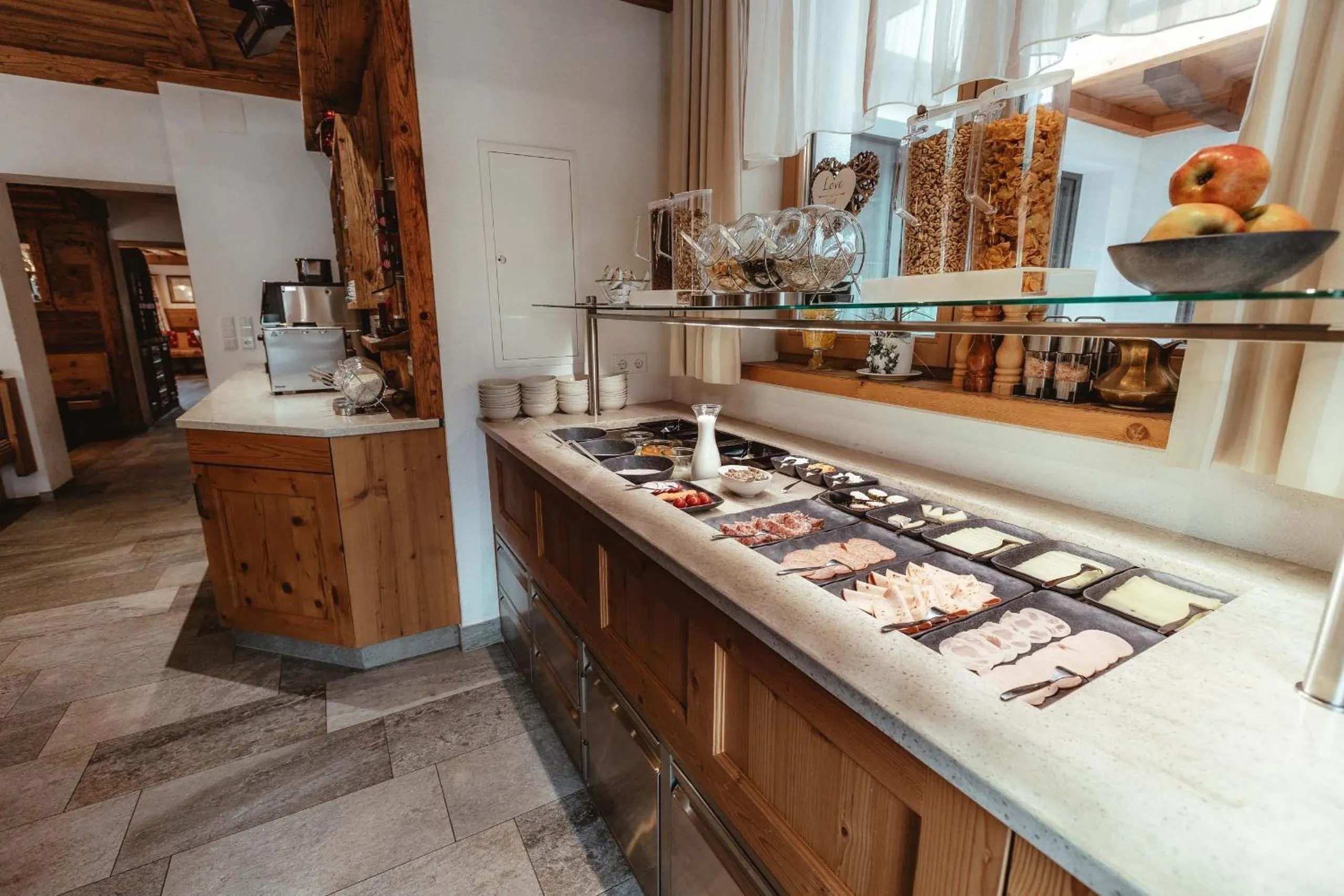 Buffet breakfast in Hotel Gasthof Walcher