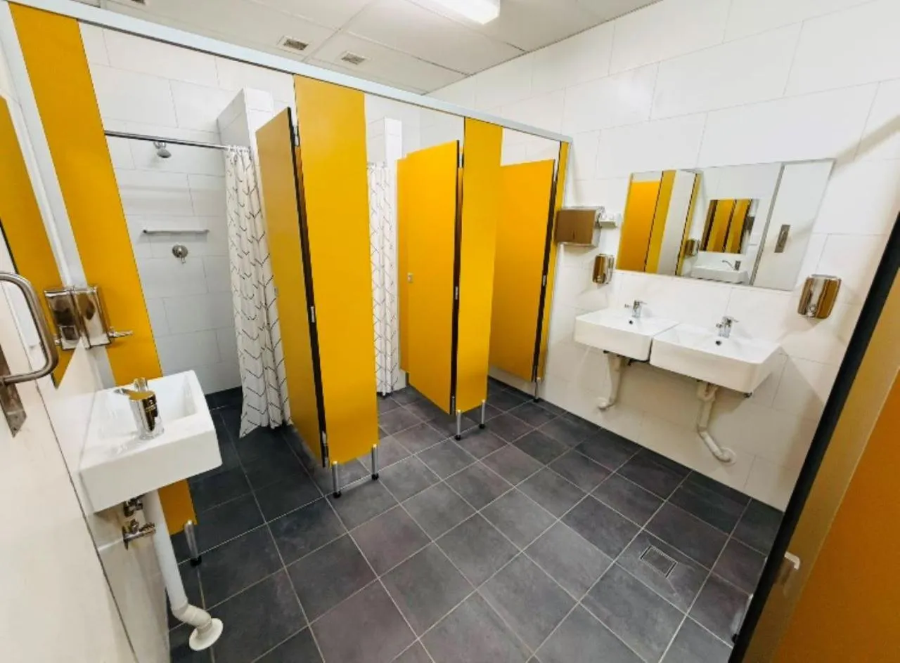 Shower in Big Backpackers Hostel