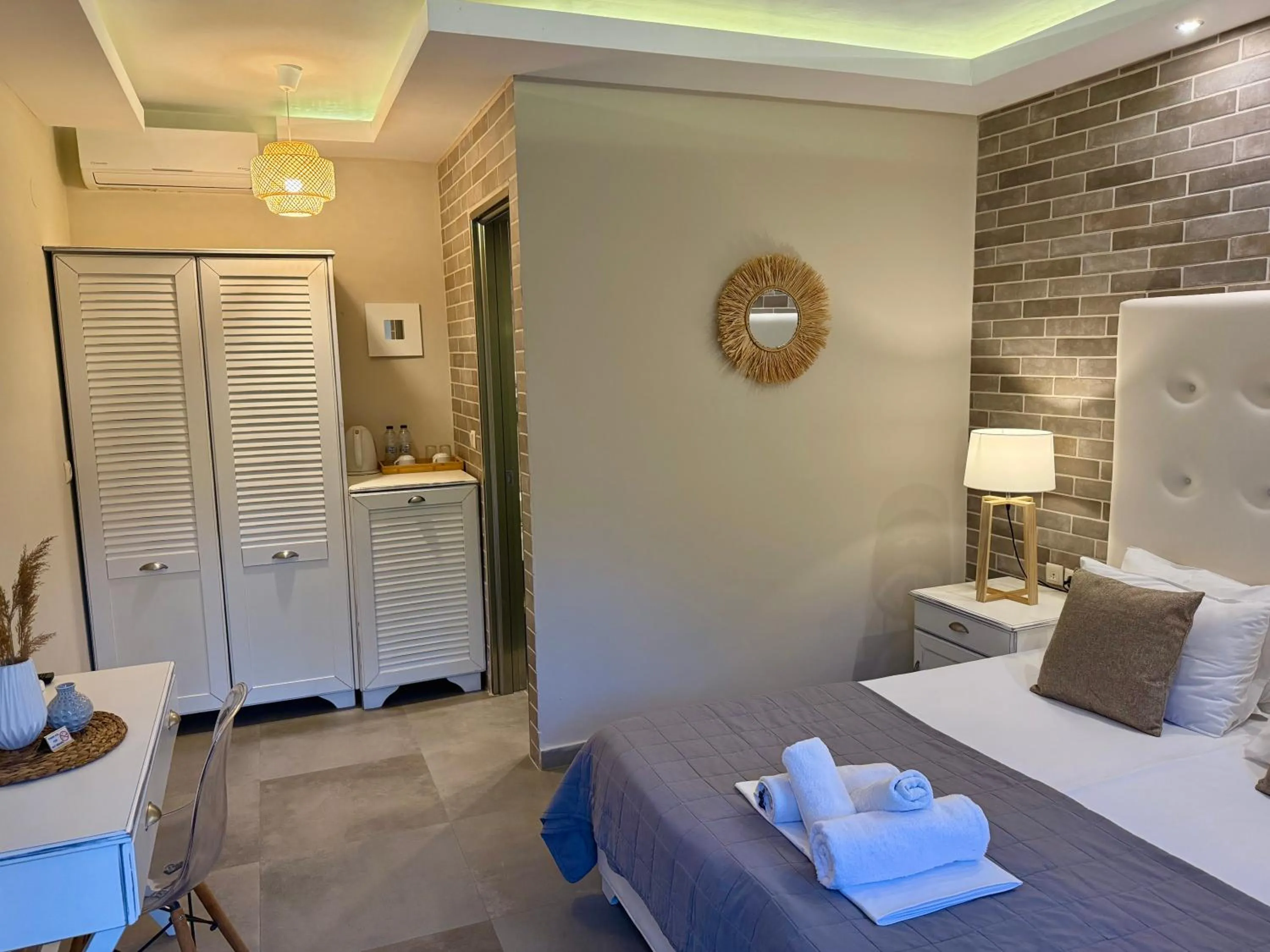 Bed in Aroma Beach Bungalows