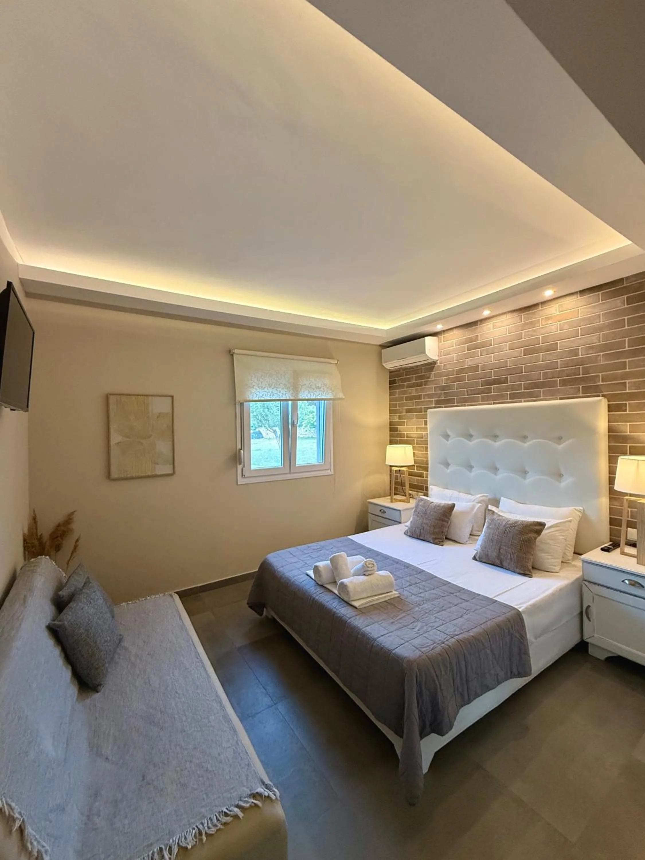 Bed in Aroma Beach Bungalows