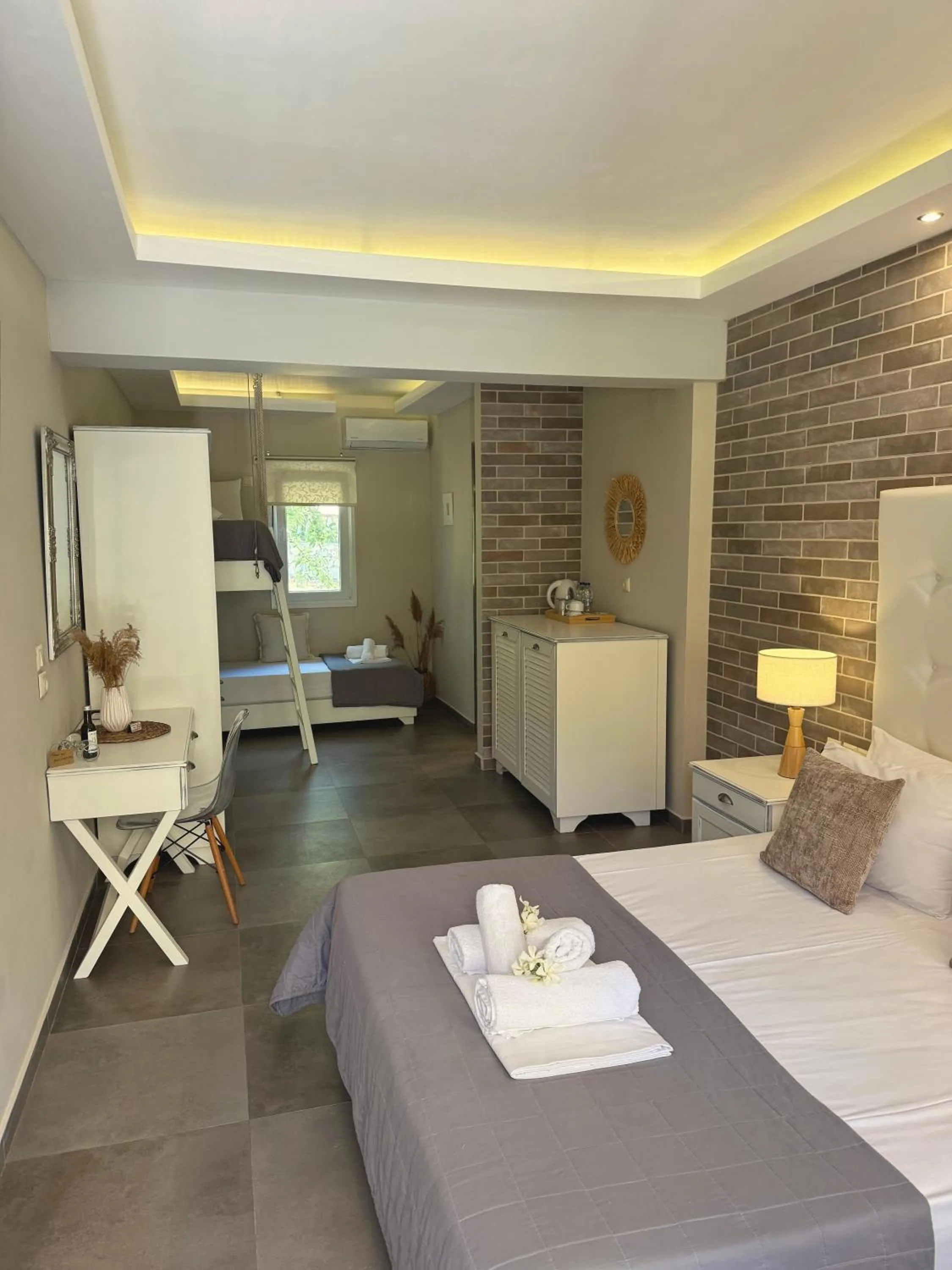Bed in Aroma Beach Bungalows