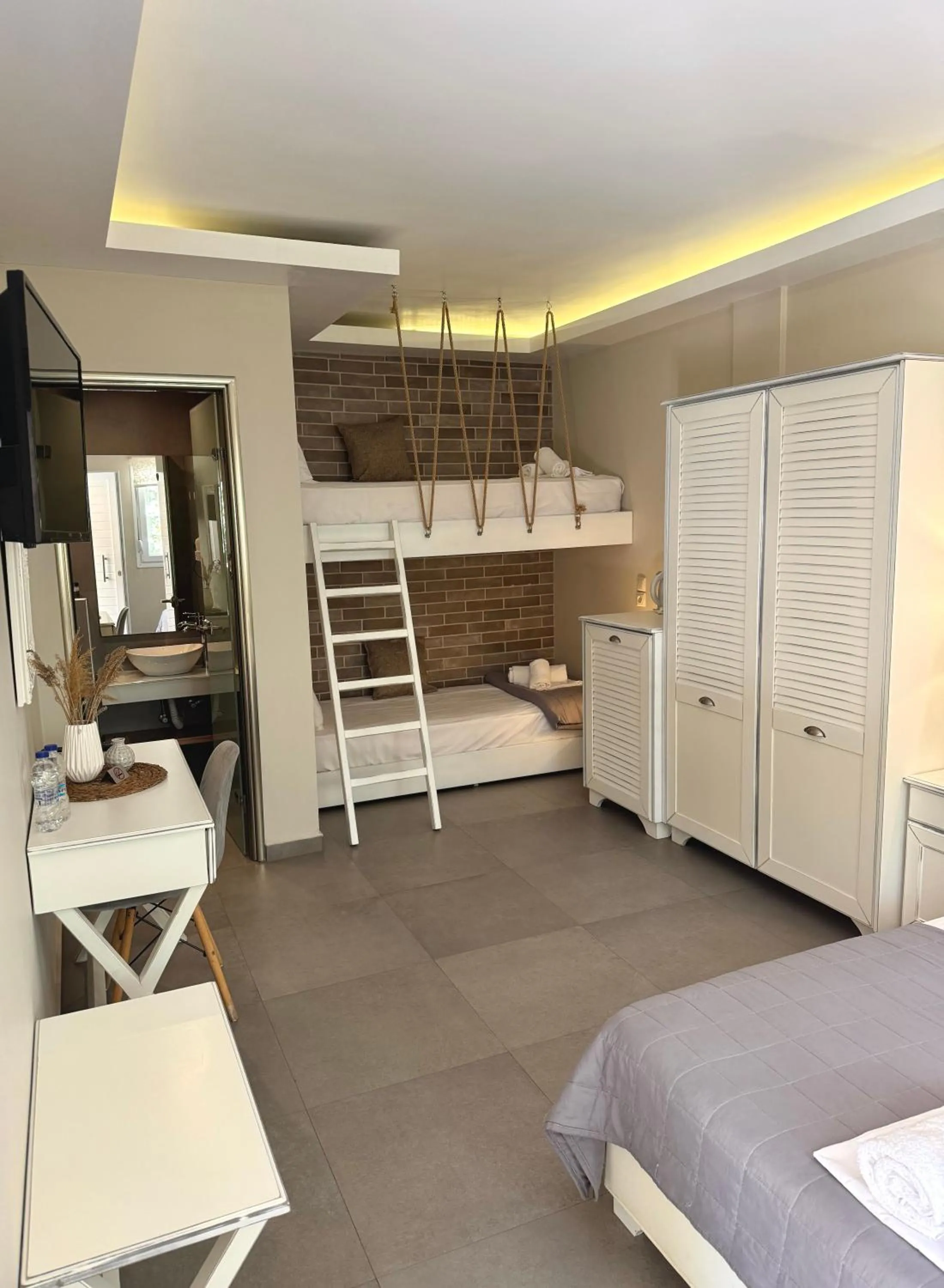 bunk bed, Bed in Aroma Beach Bungalows