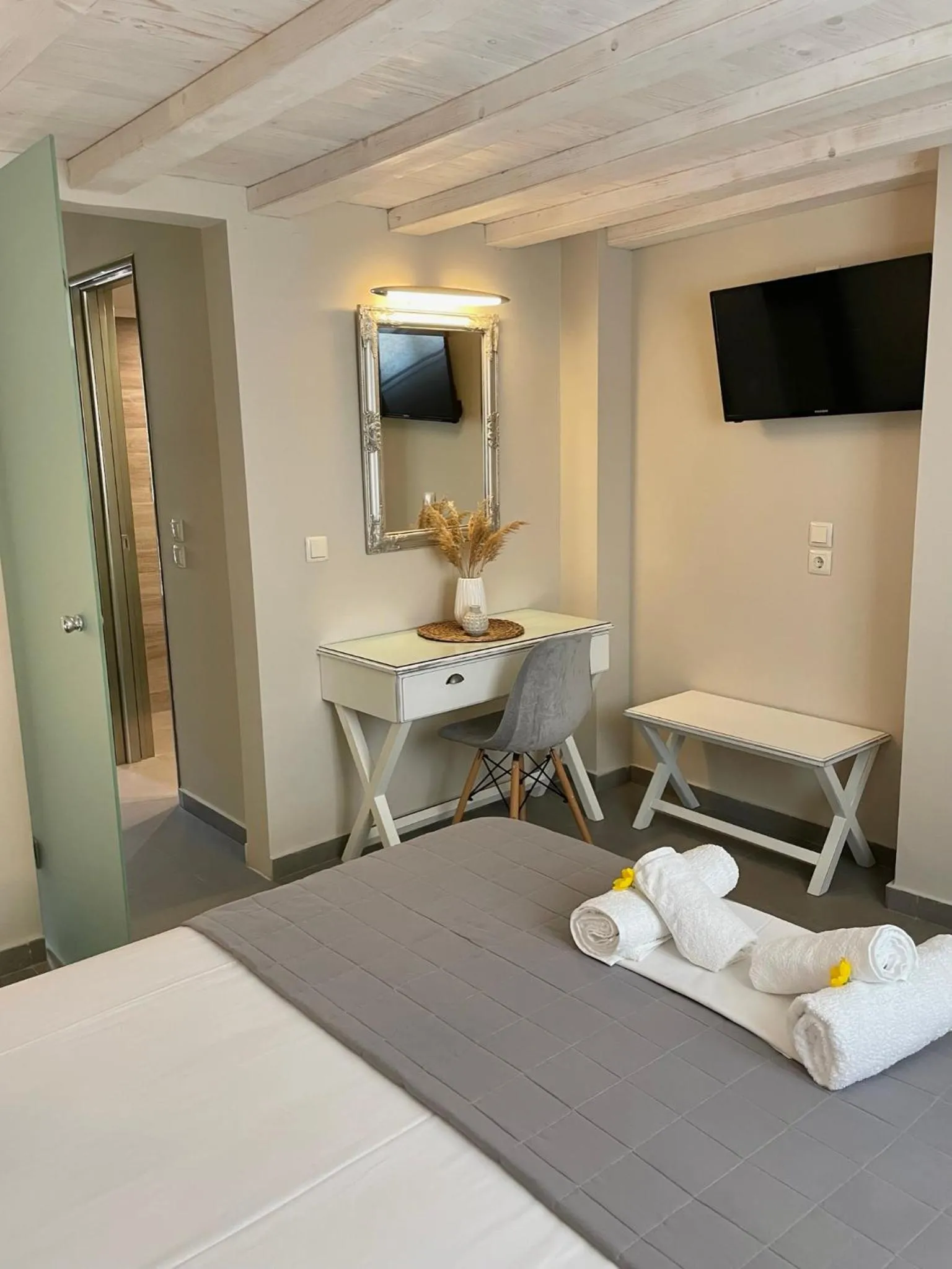 Bed in Aroma Beach Bungalows