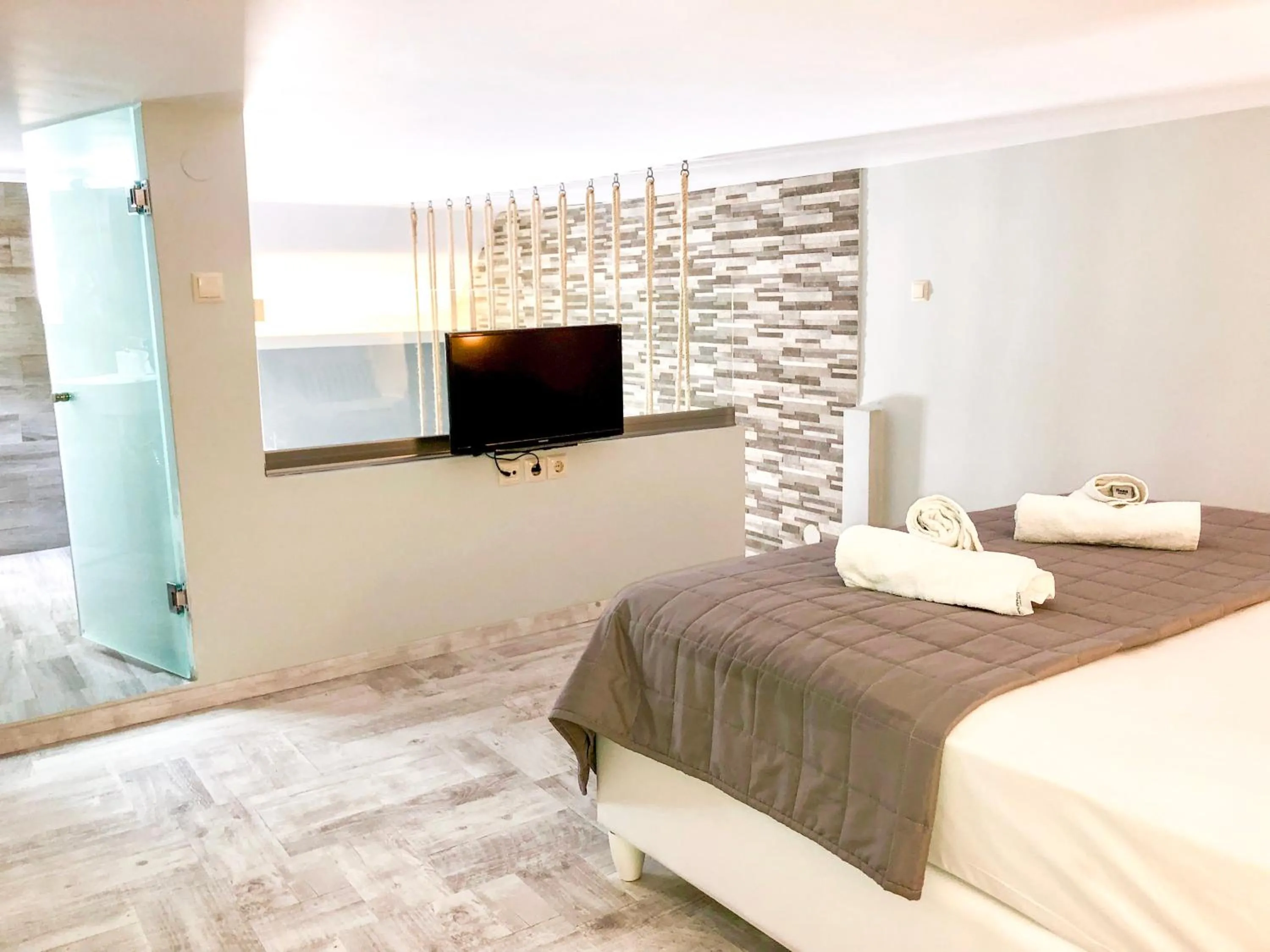 Bed in Aroma Beach Bungalows