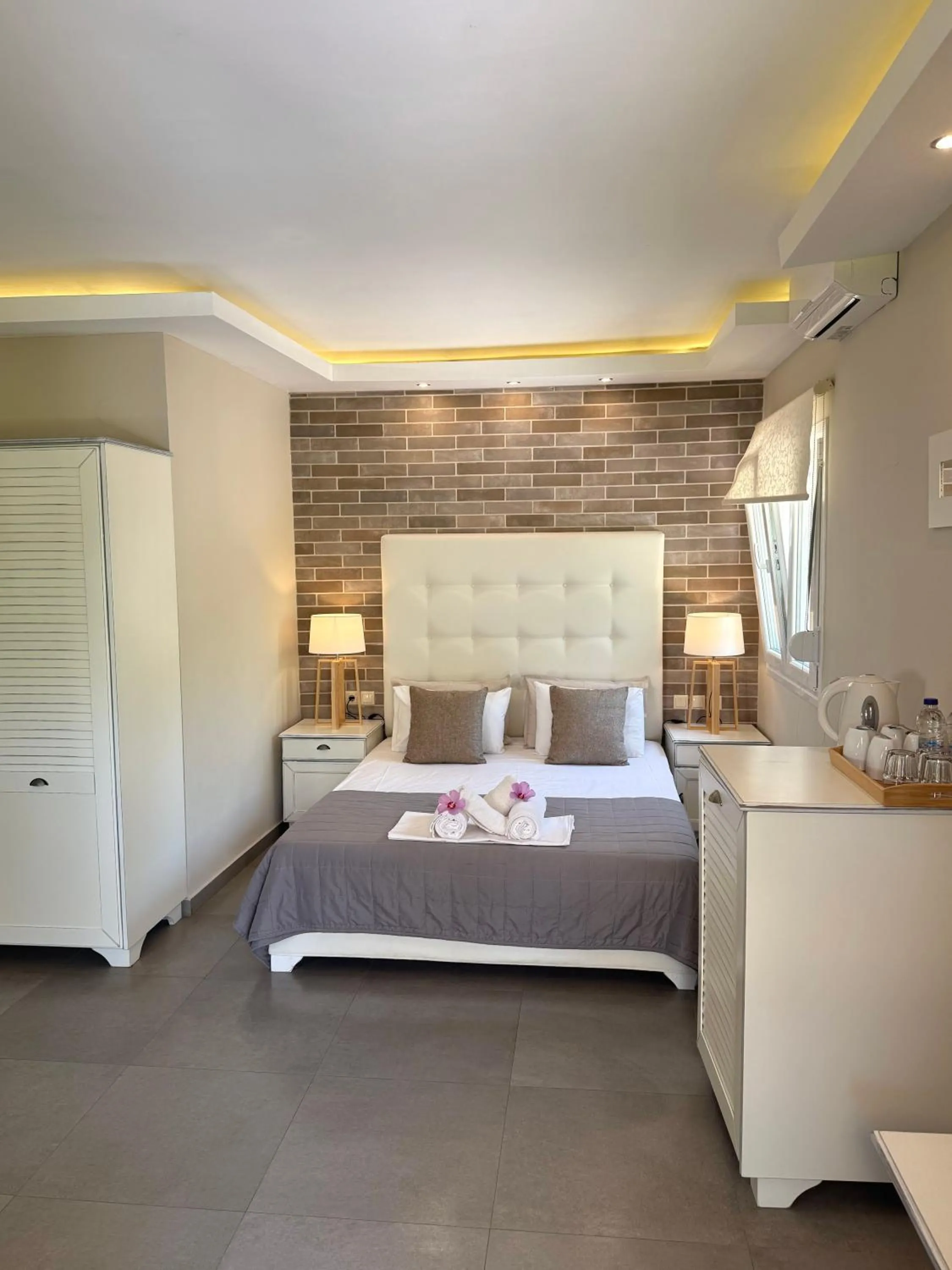 Bed in Aroma Beach Bungalows