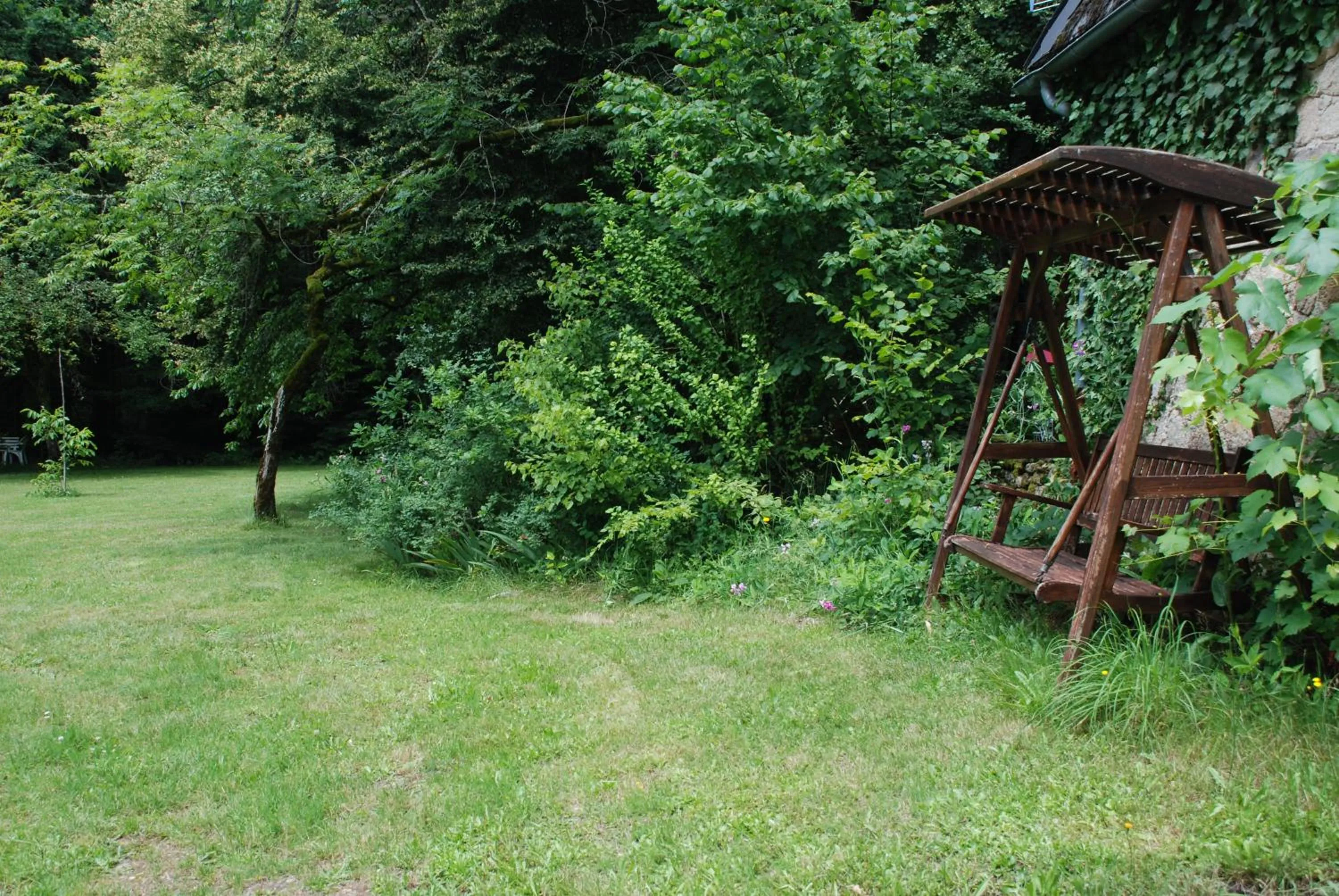 Garden in B&B Chateau le Bois