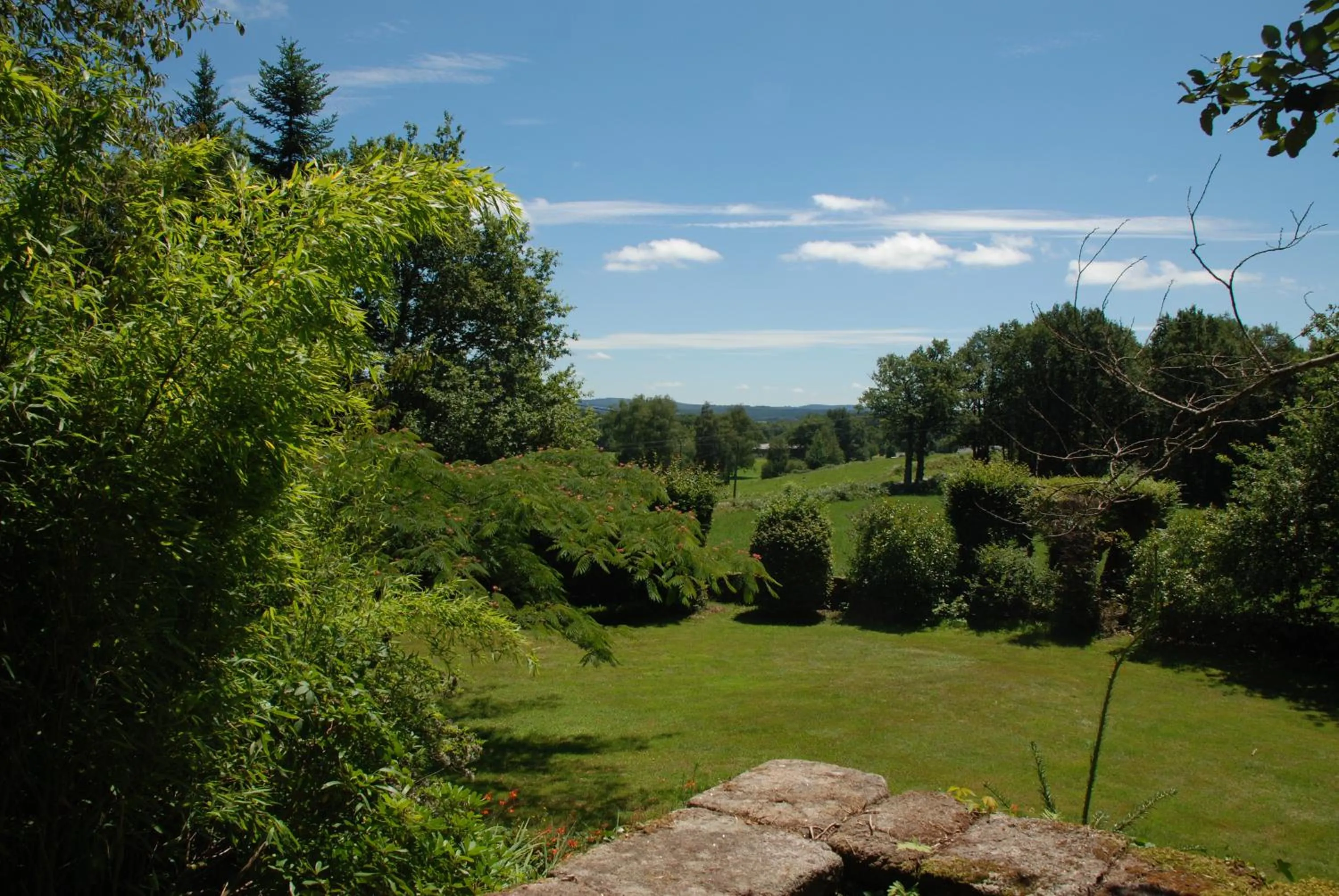 Garden view in B&B Chateau le Bois