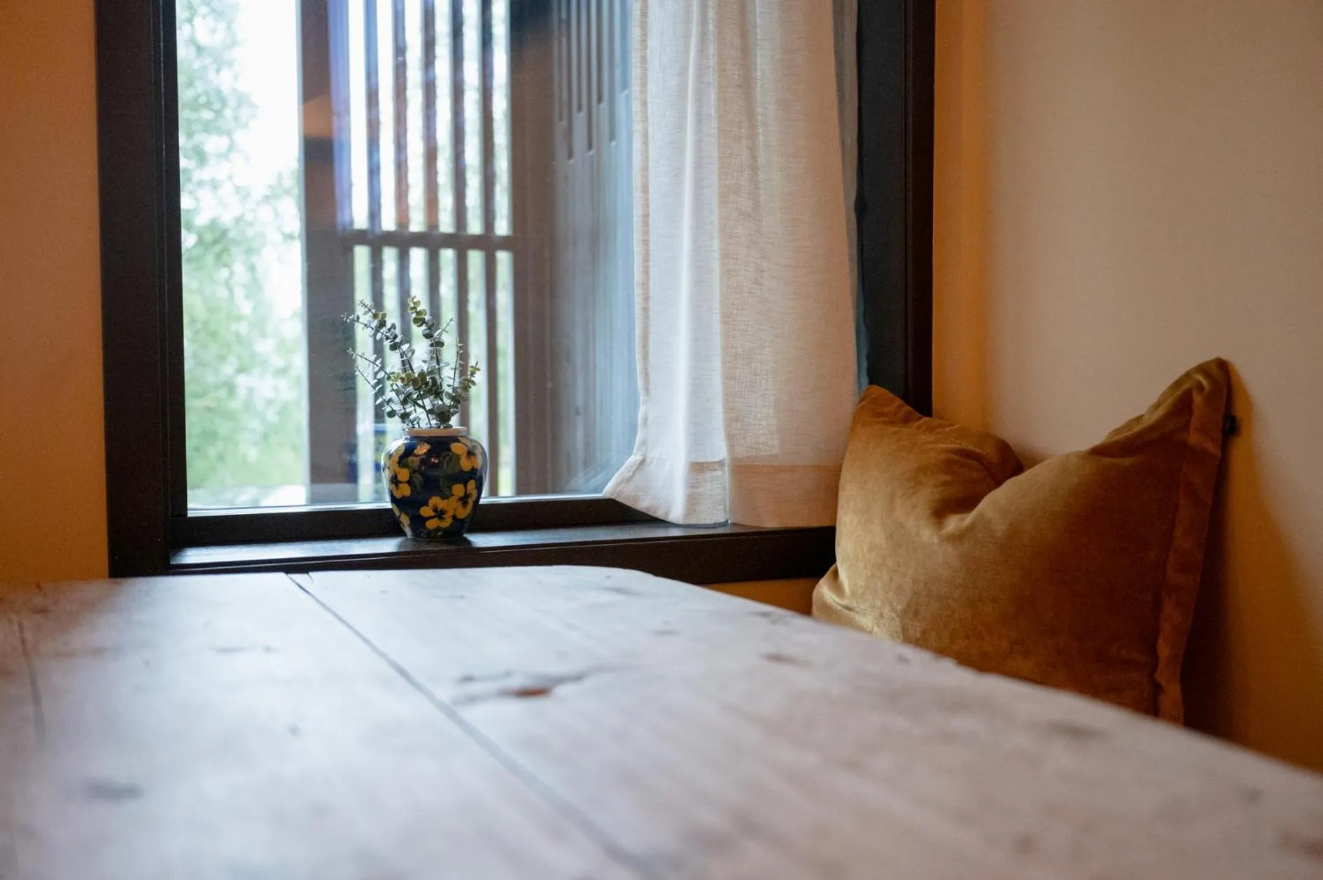 Kitchen or kitchenette, Bed in Trolltun Hotel & Hytter