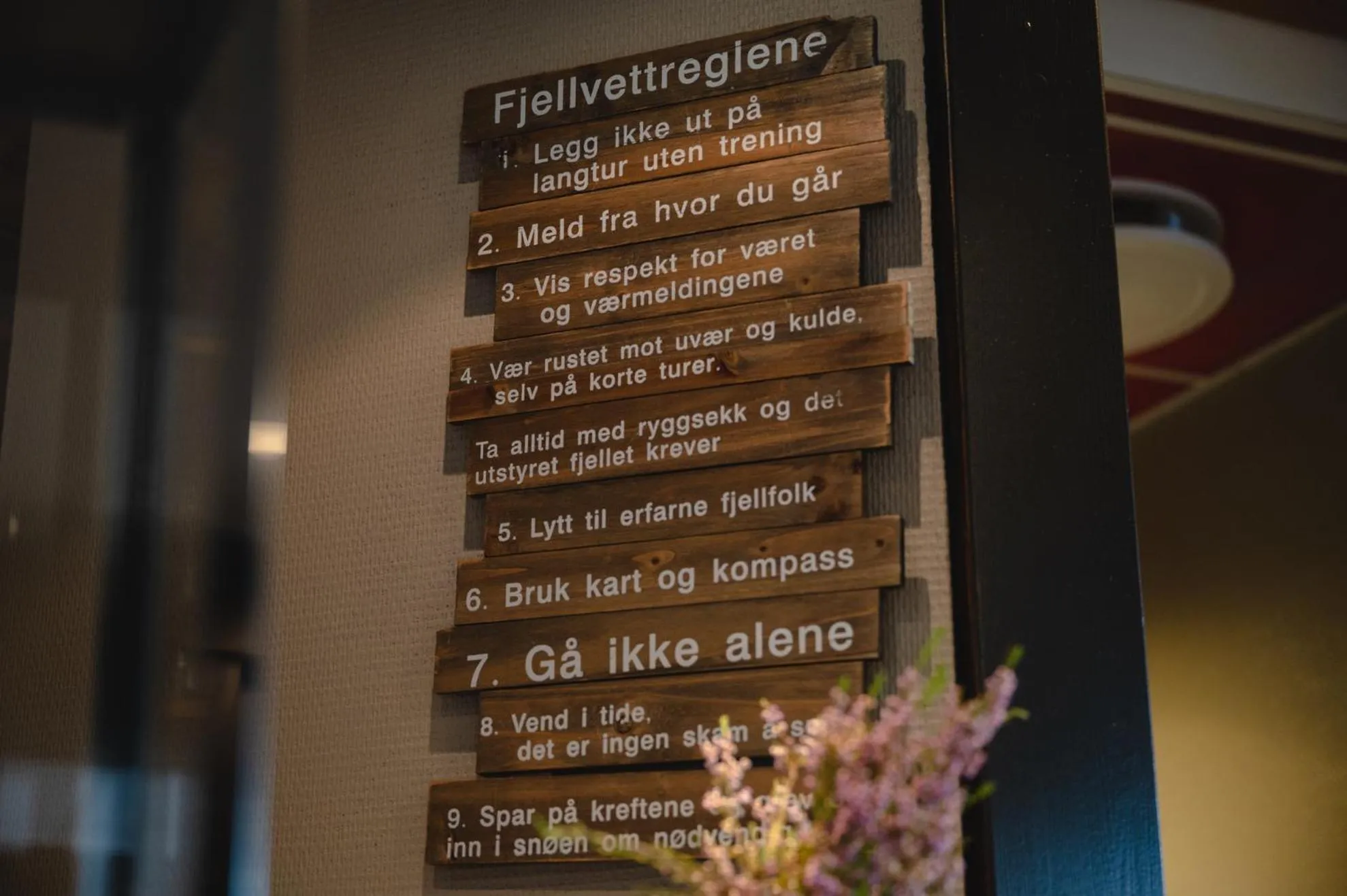 Communal lounge/ TV room in Trolltun Hotel & Hytter