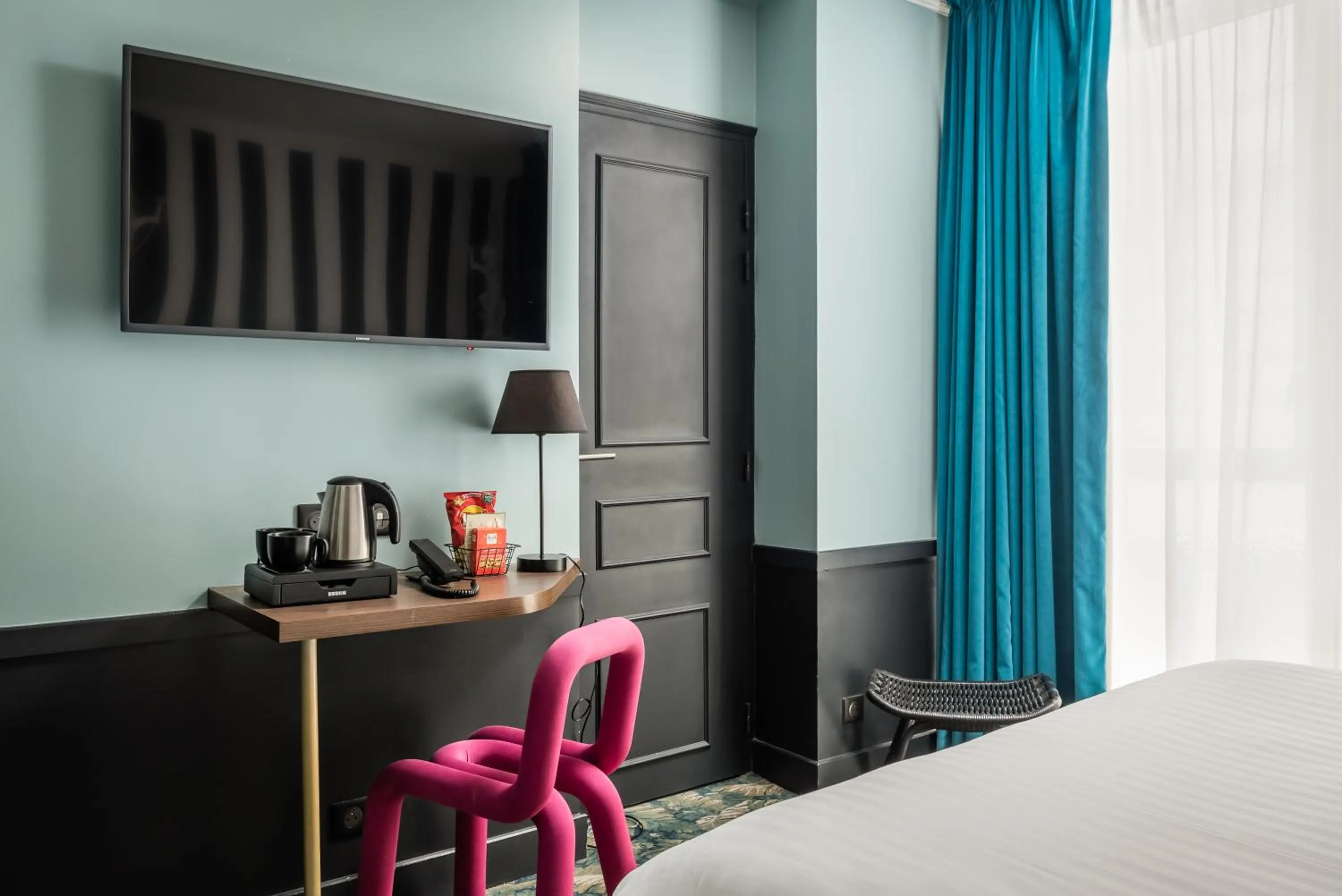 TV and multimedia, Bed in Hotel Archetype Etoile