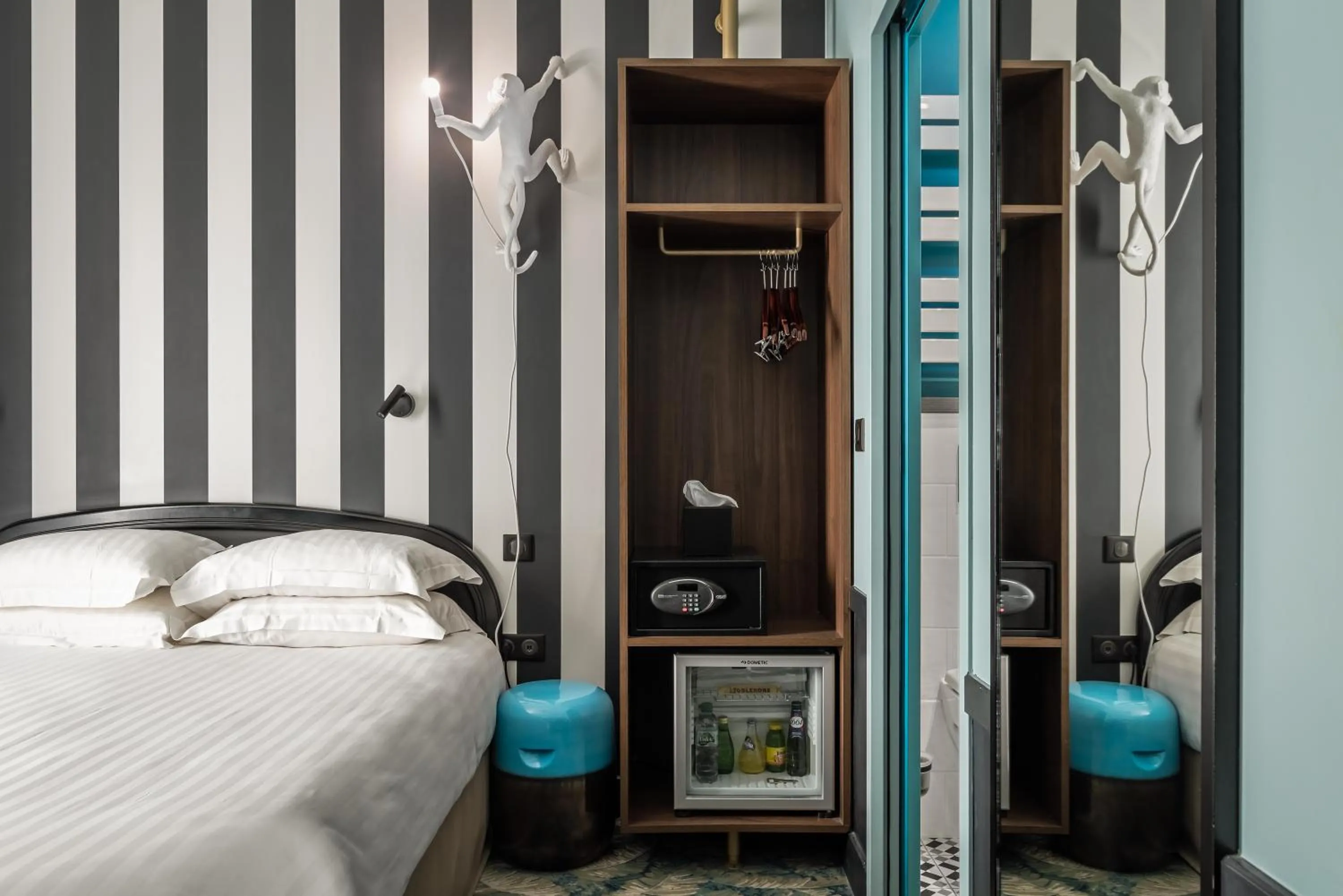 oven, Bed in Hotel Archetype Etoile