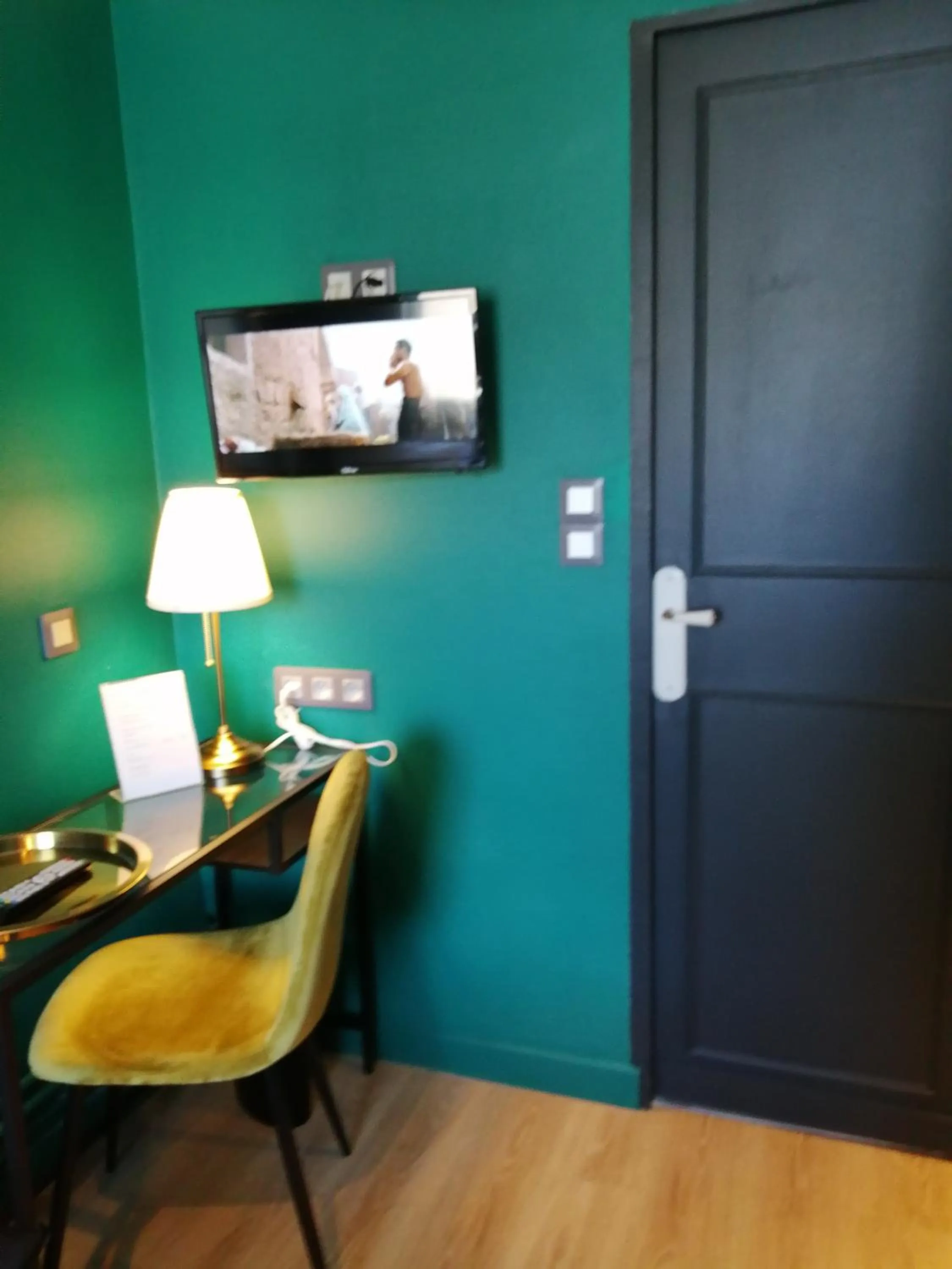 Bedroom in Hotel Du Cygne Tours