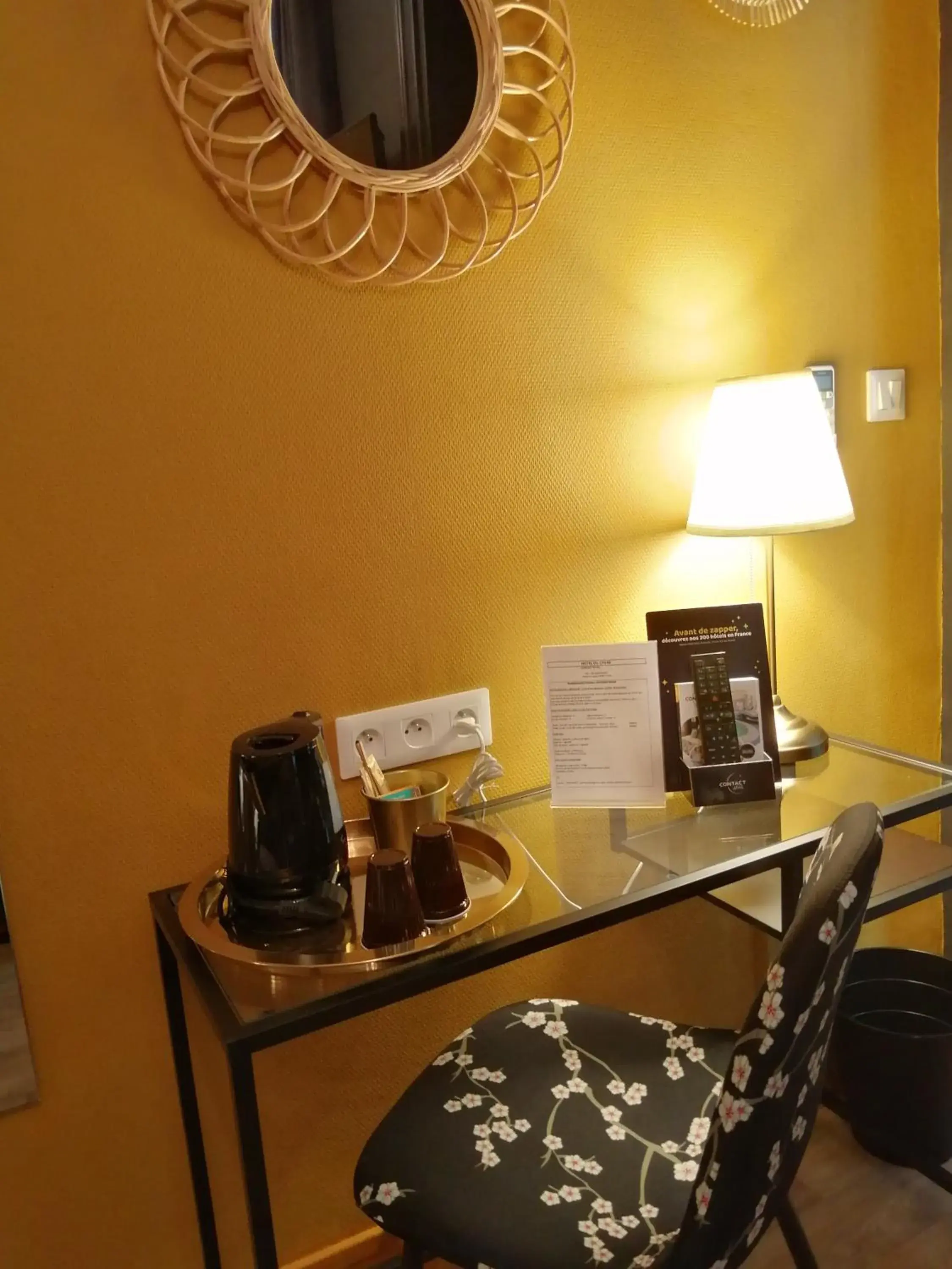 Quadruple Room accessible by stairs only in Hotel Du Cygne Tours Quadruple Room accessible by stairs only in Hotel Du Cygne Tours