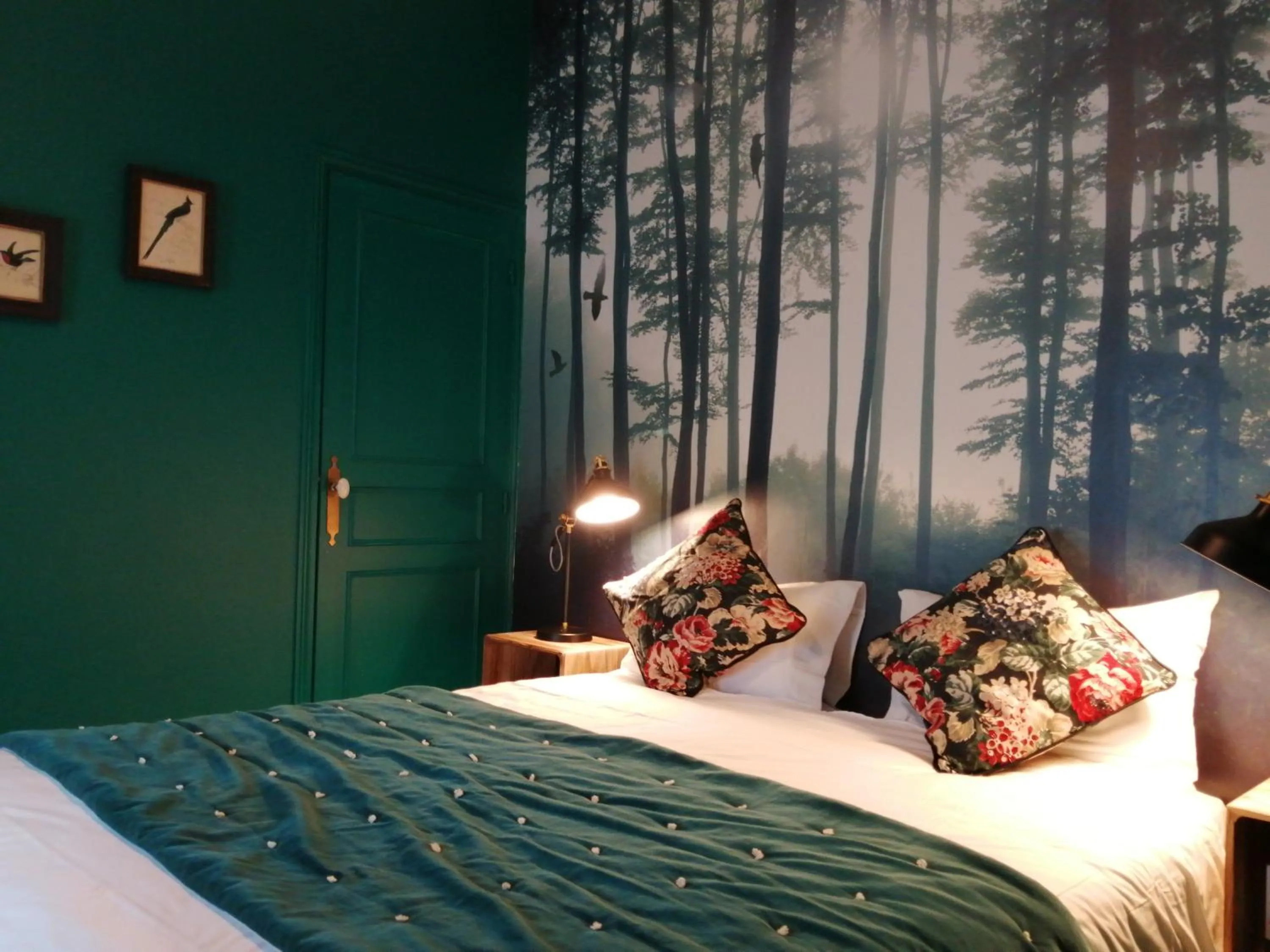 Photo of the whole room, Bed in Hotel Du Cygne Tours