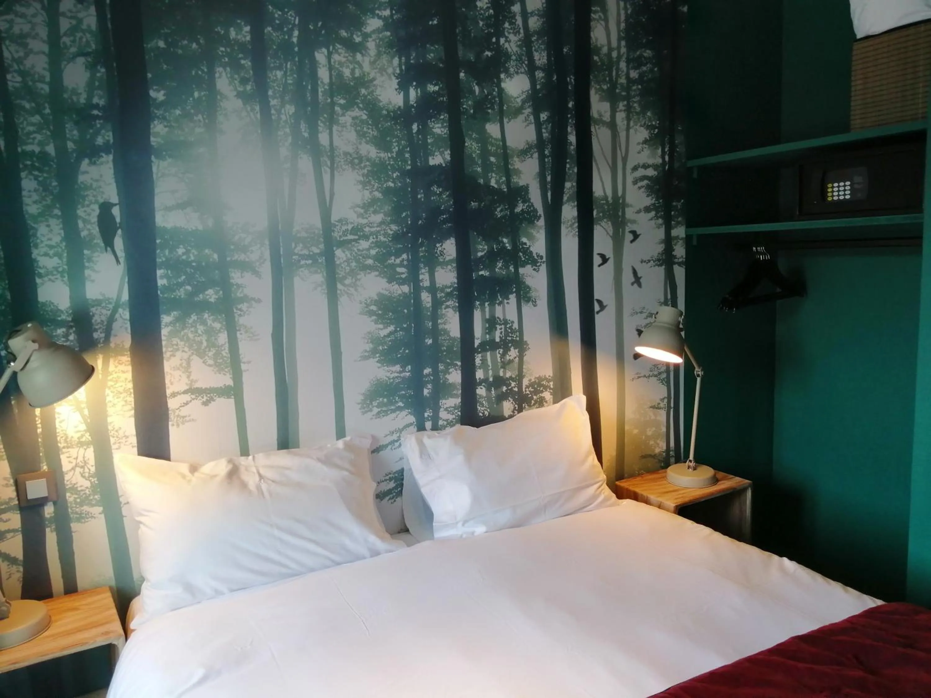 Bedroom, Bed in Hotel Du Cygne Tours