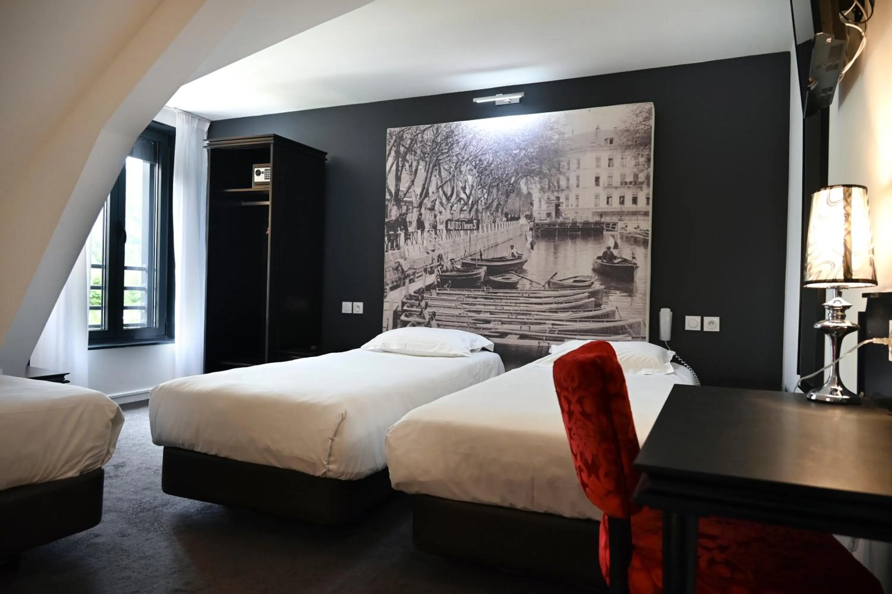 Bed in Hôtel Les Muses