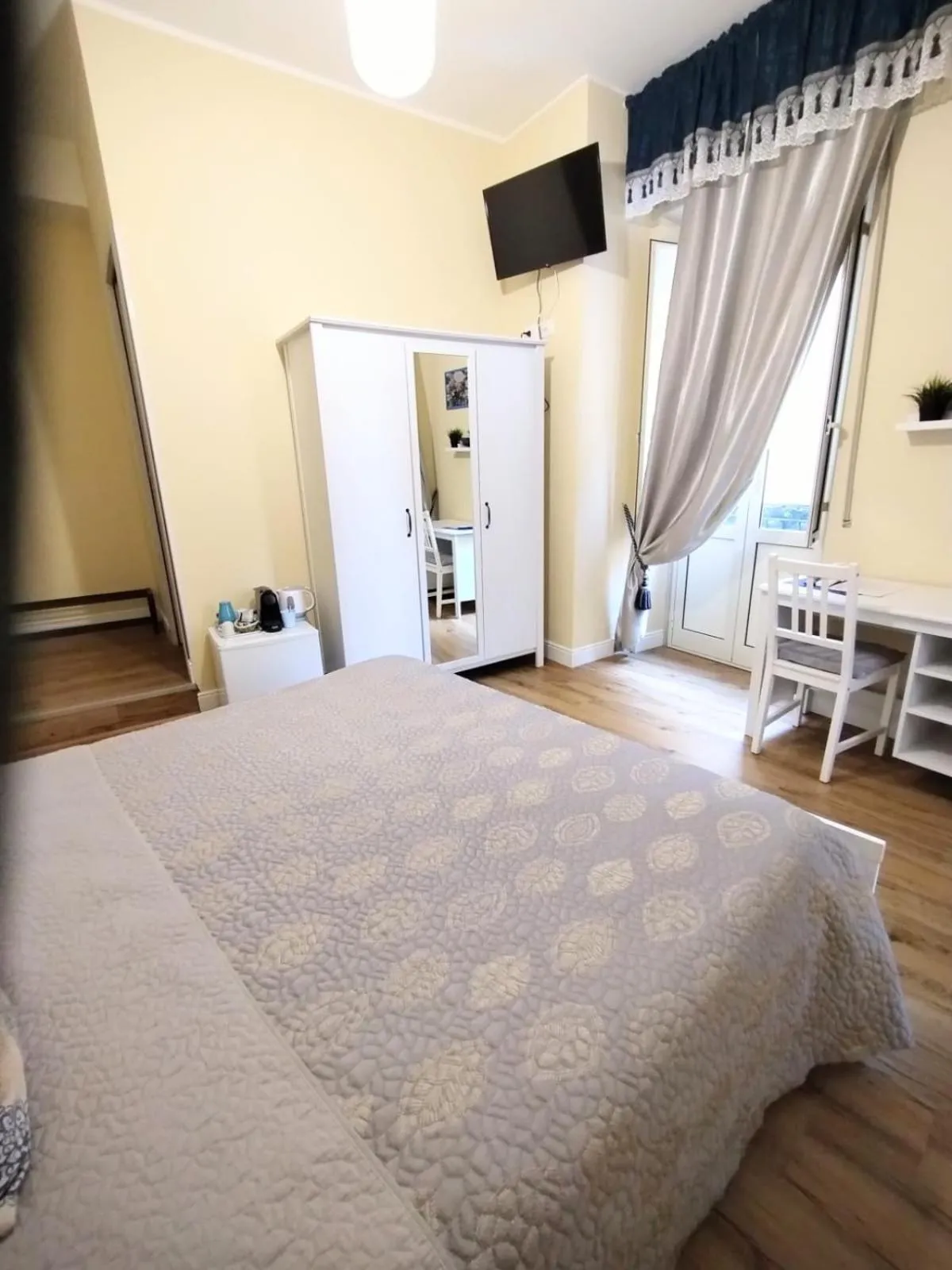 Coffee/tea facilities, Bed in Al Quadrato D'Oro rooms