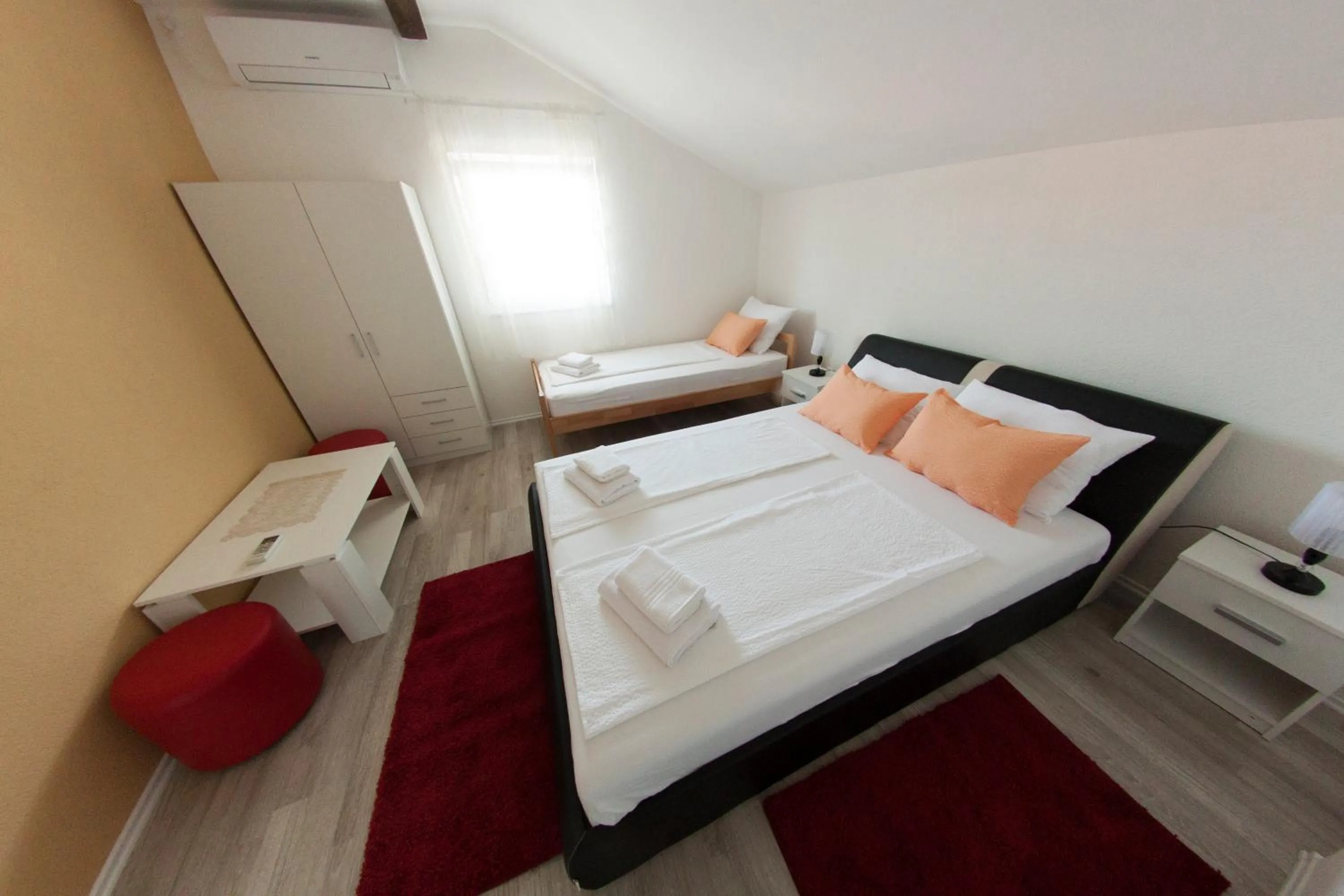 Apartment with Balcony in King San