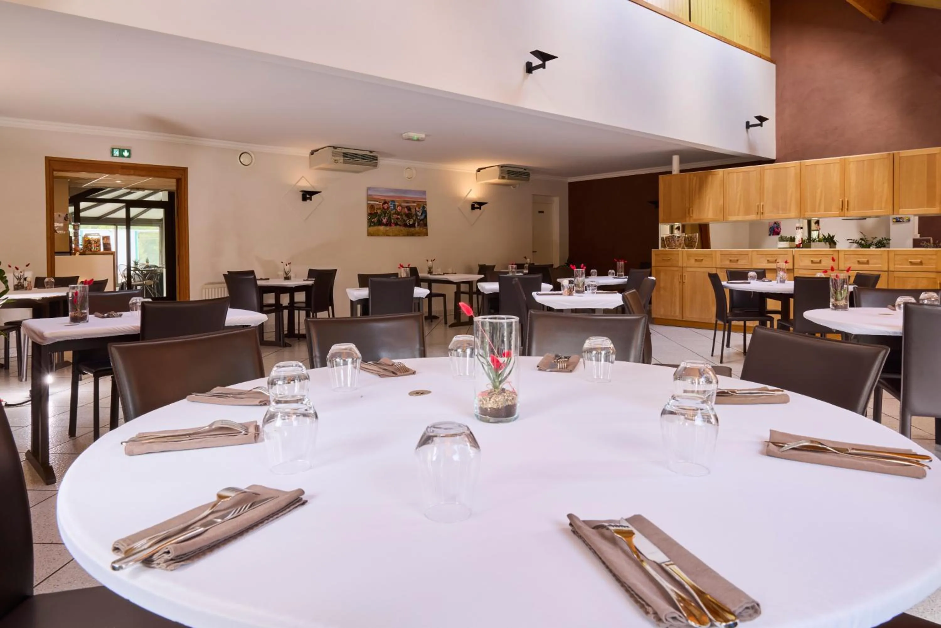 Restaurant/places to eat in Hôtel-Restaurant Le Calice Du Gevaudan - A75