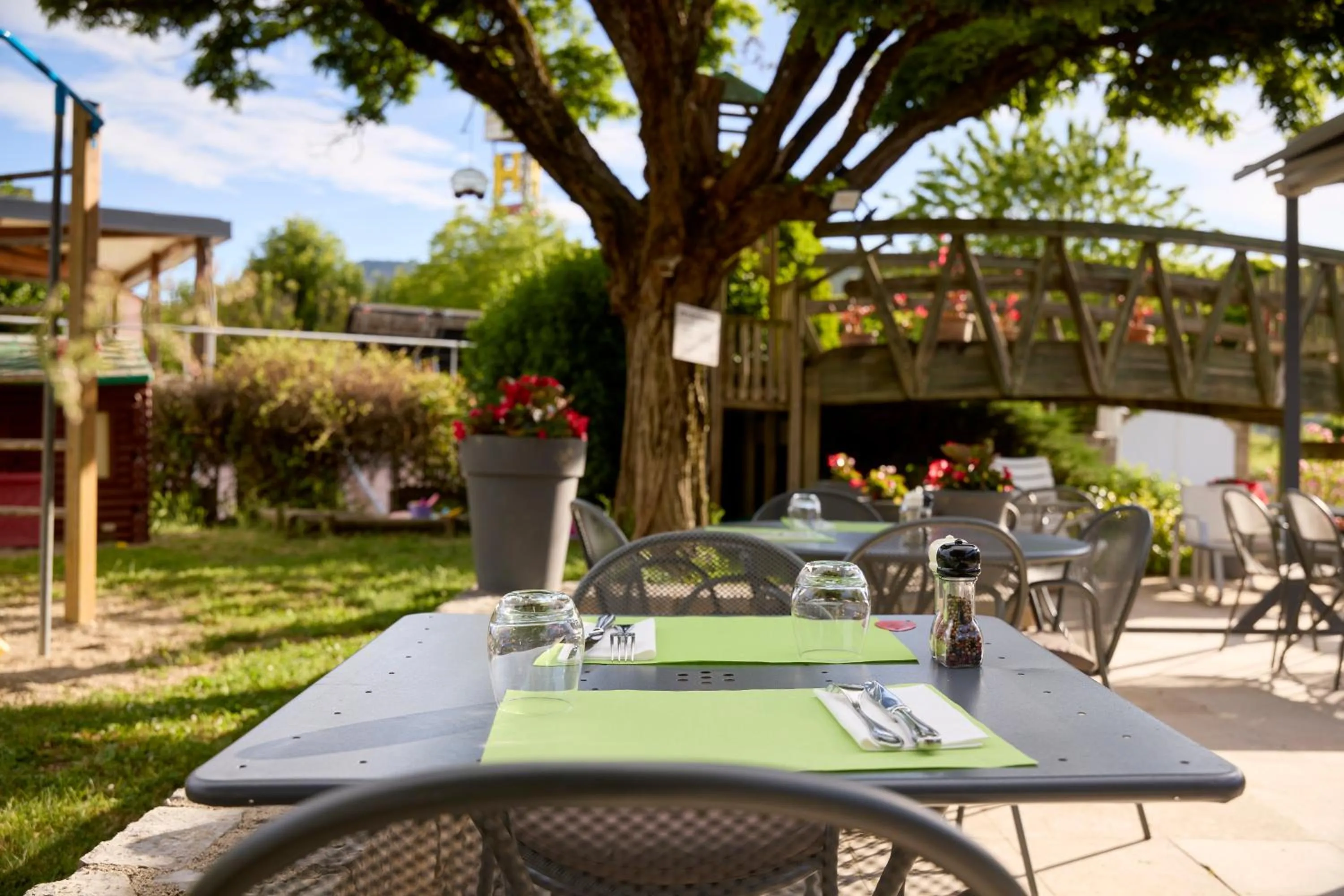 Patio in Hôtel-Restaurant Le Calice Du Gevaudan - A75