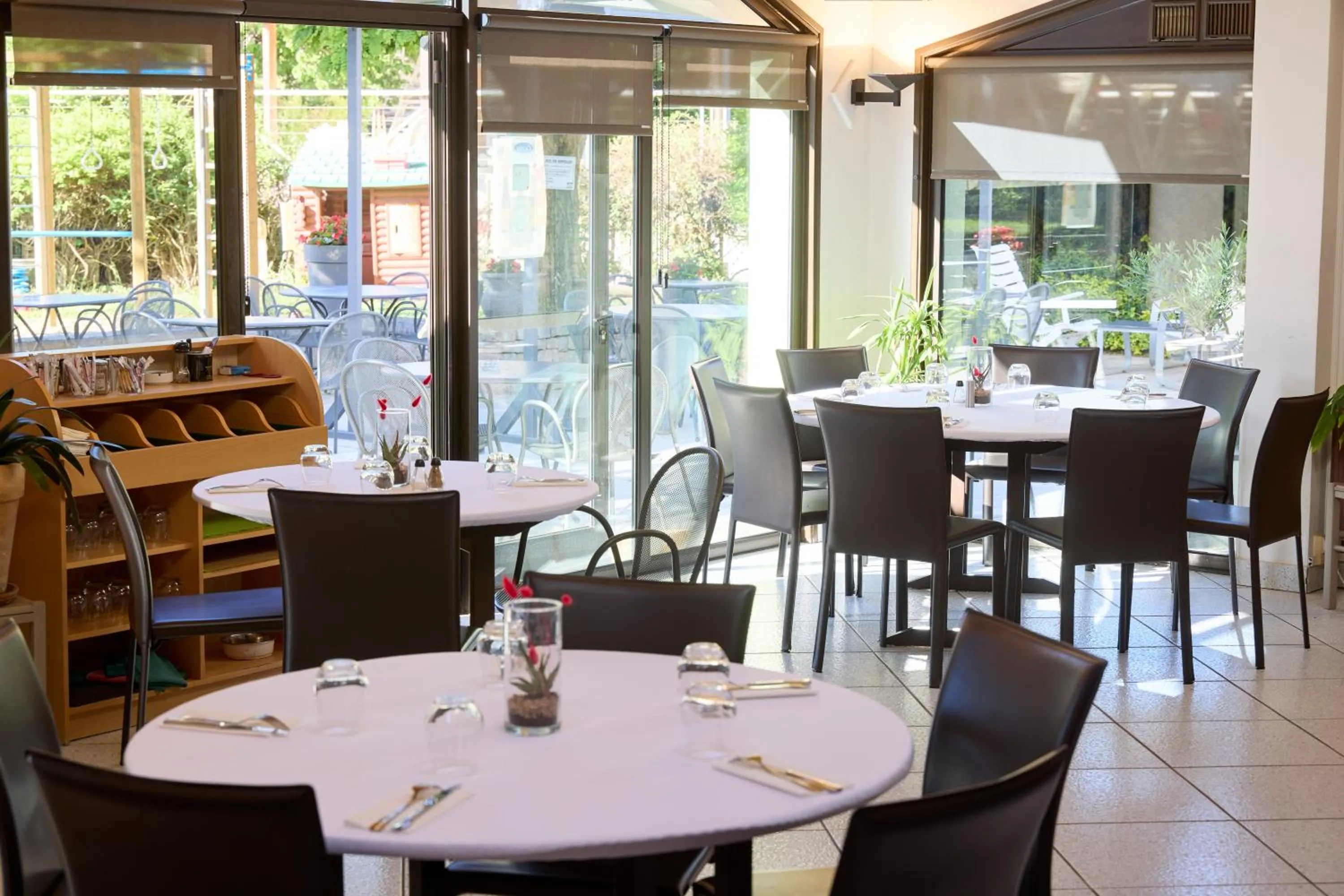 Restaurant/places to eat in Hôtel-Restaurant Le Calice Du Gevaudan - A75