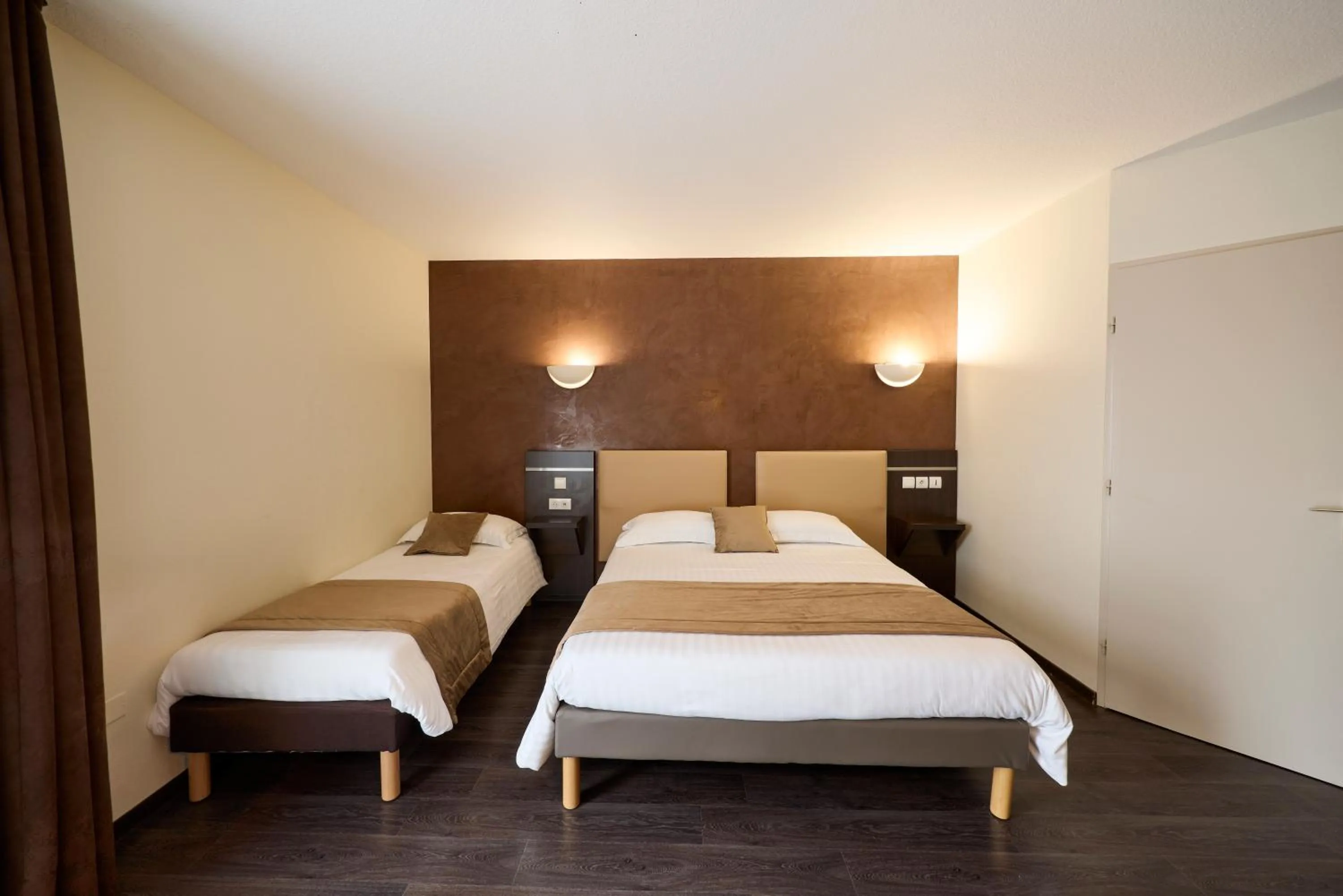 Bedroom, Bed in Hôtel-Restaurant Le Calice Du Gevaudan - A75