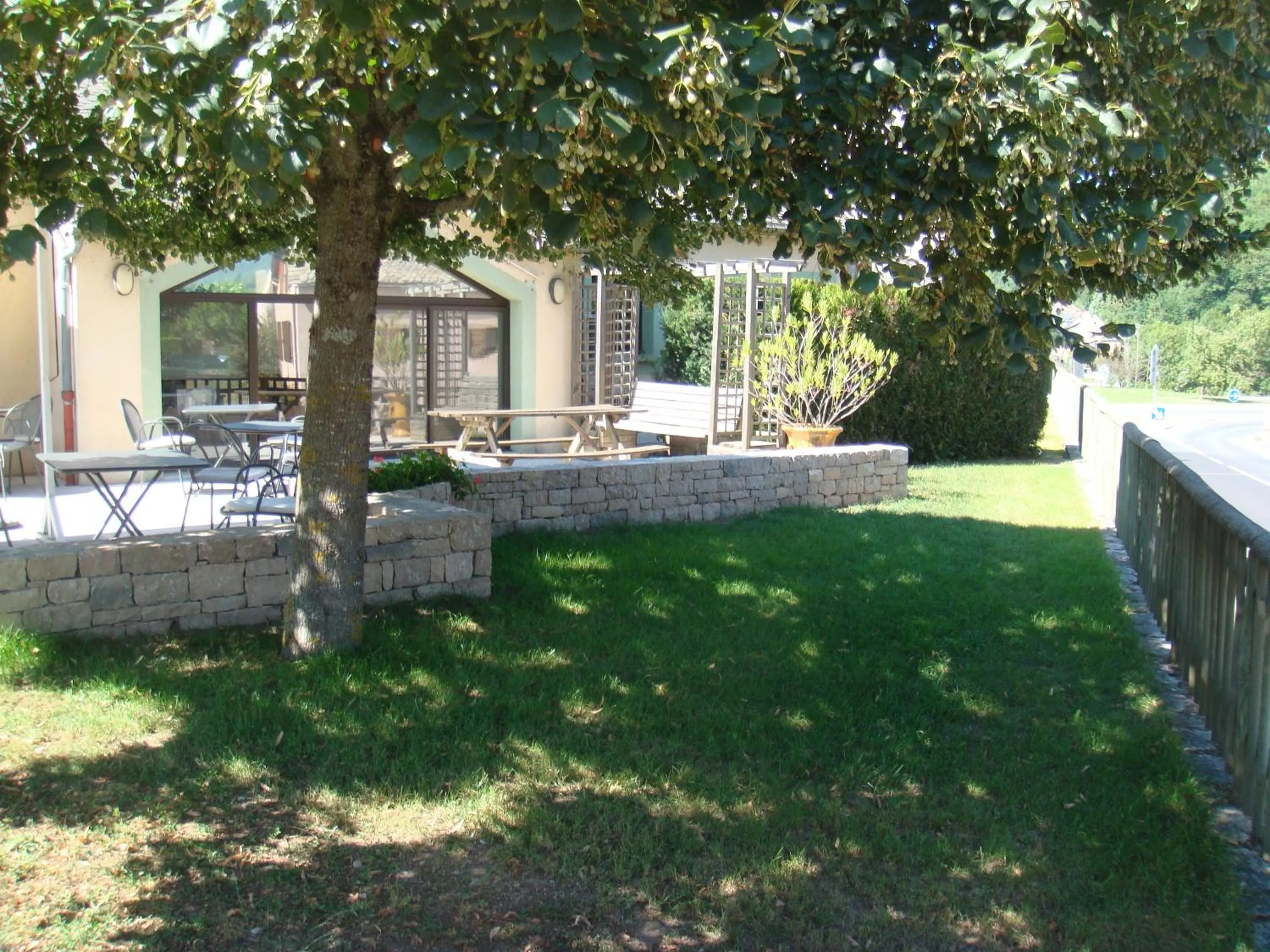 Facade/entrance in Hôtel-Restaurant Le Calice Du Gevaudan - A75