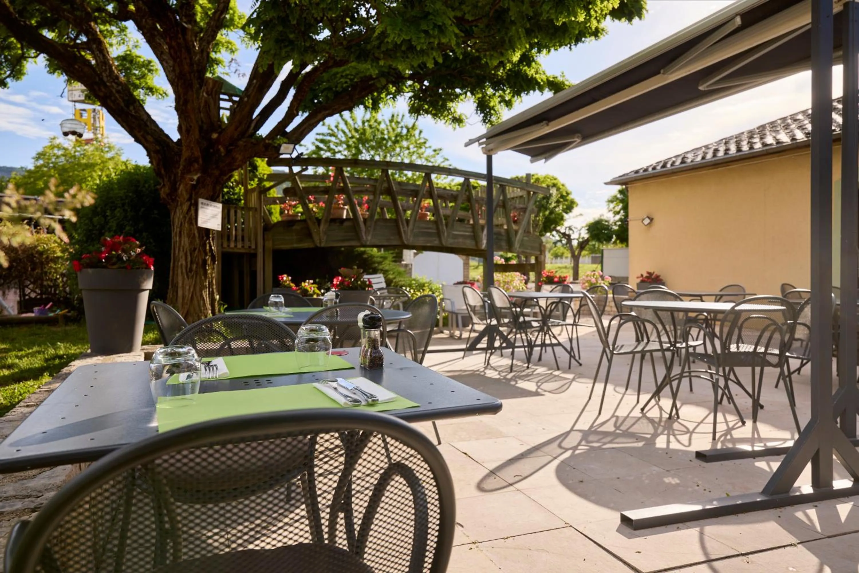 Patio in Hôtel-Restaurant Le Calice Du Gevaudan - A75