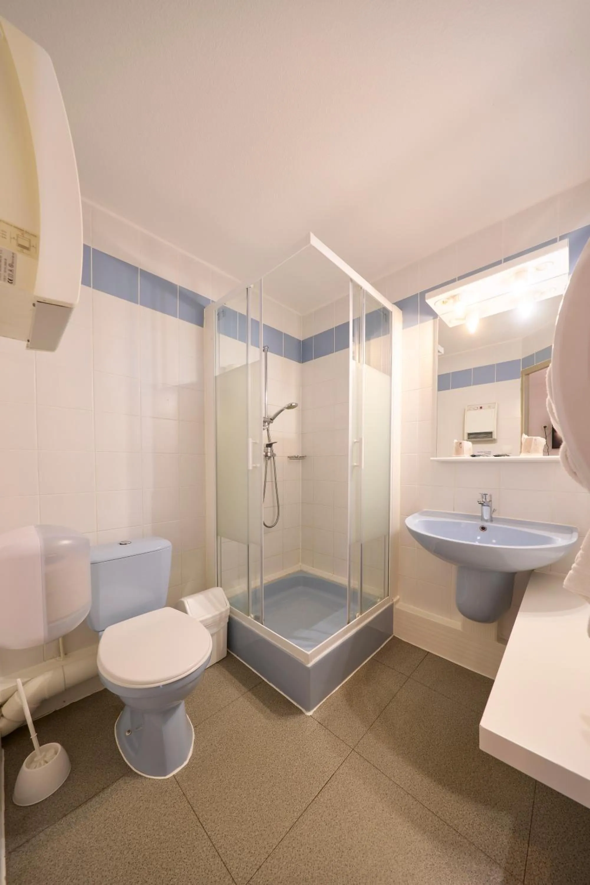 Bathroom in Hôtel-Restaurant Le Calice Du Gevaudan - A75