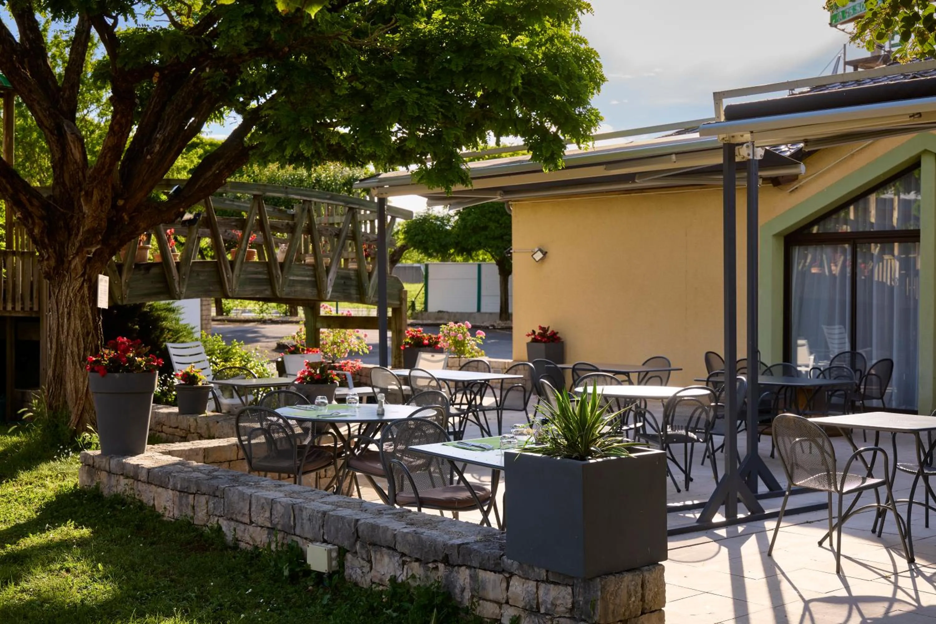 Patio in Hôtel-Restaurant Le Calice Du Gevaudan - A75