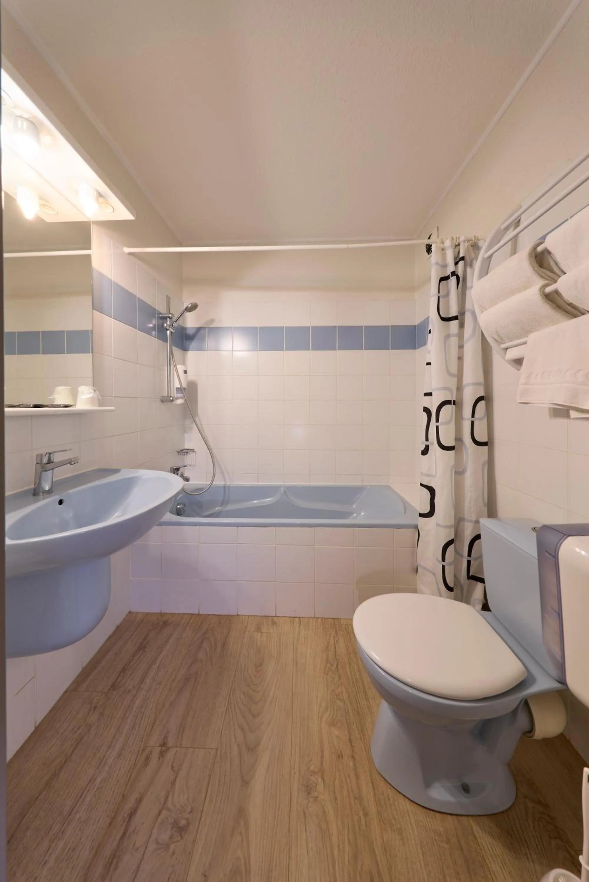 Bathroom in Hôtel-Restaurant Le Calice Du Gevaudan - A75