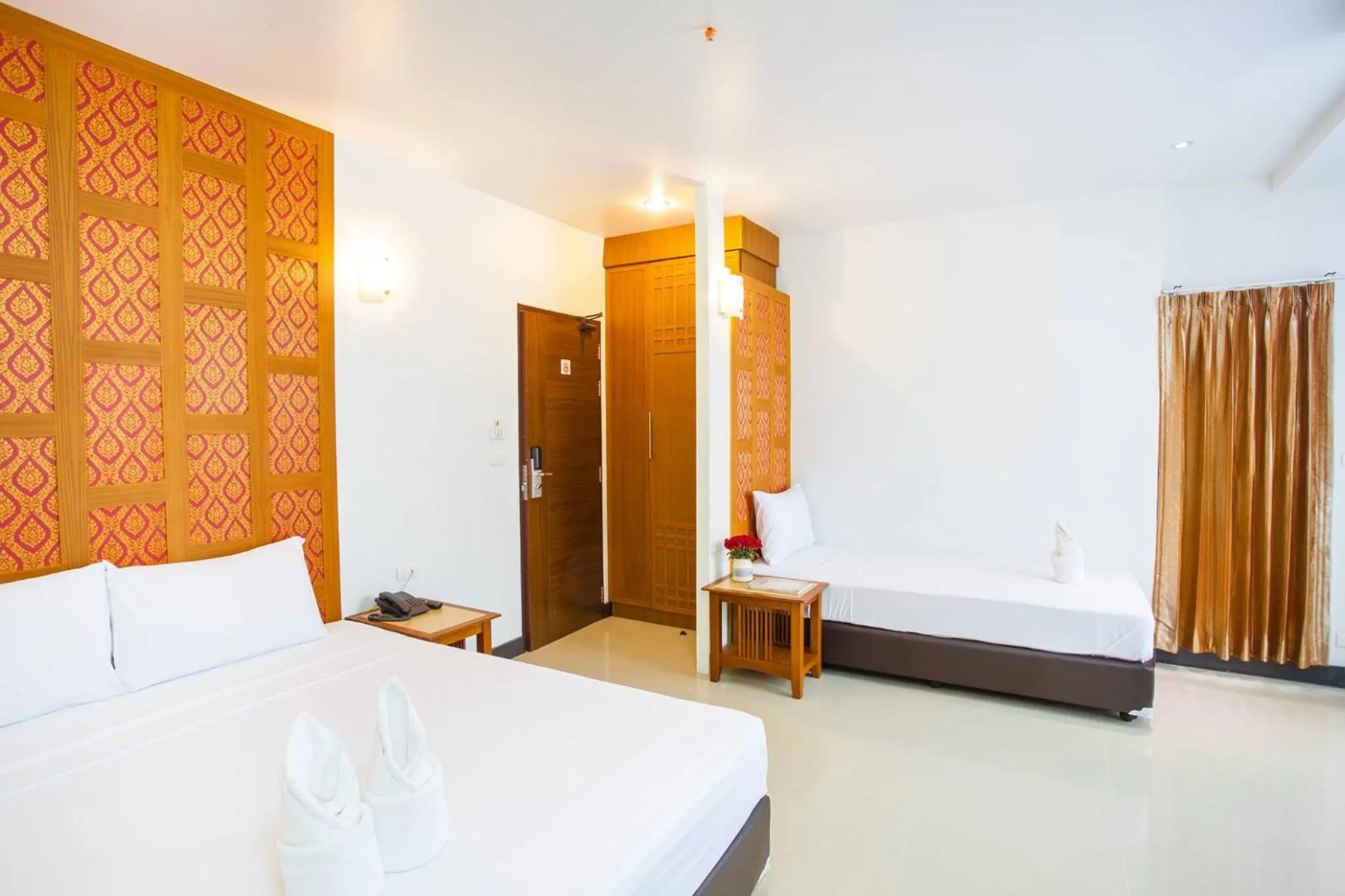 Bed in New Siam Palace Ville Hotel