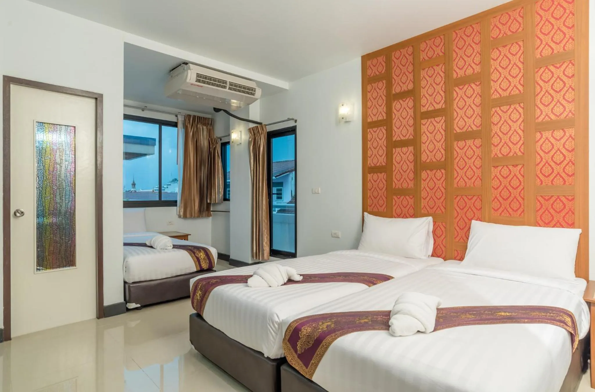 Bed in New Siam Palace Ville Hotel