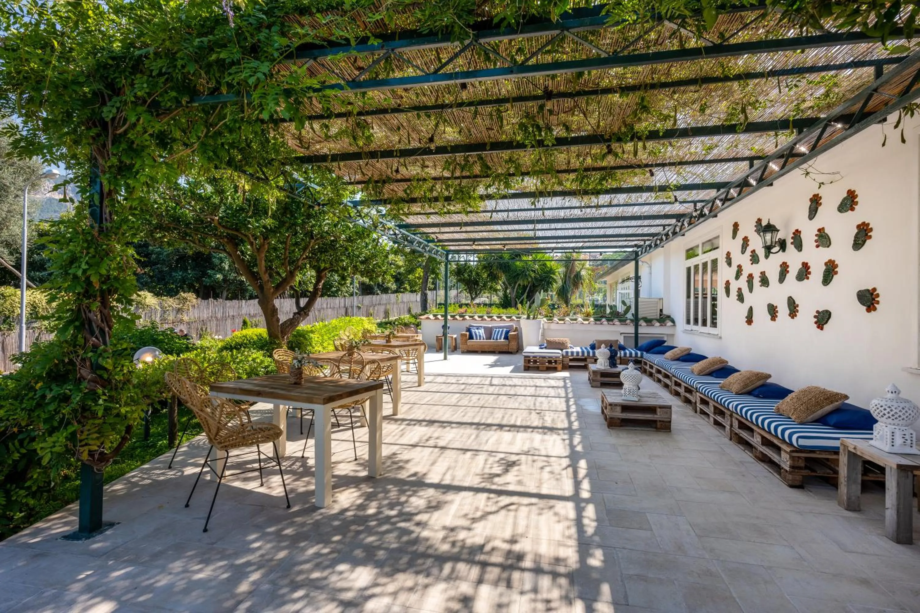 Restaurant/places to eat in Sopramare Resort