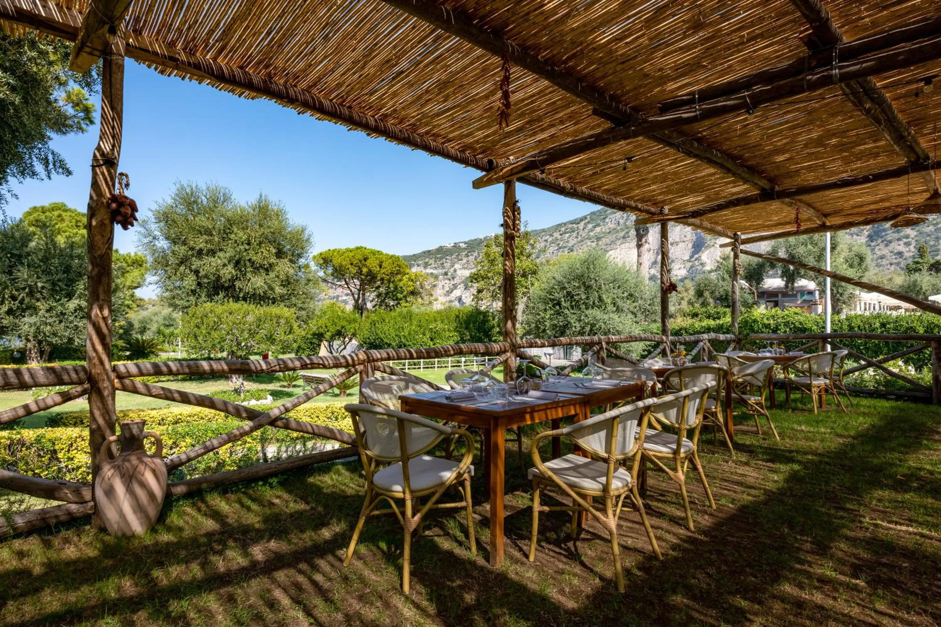 Restaurant/places to eat in Sopramare Resort