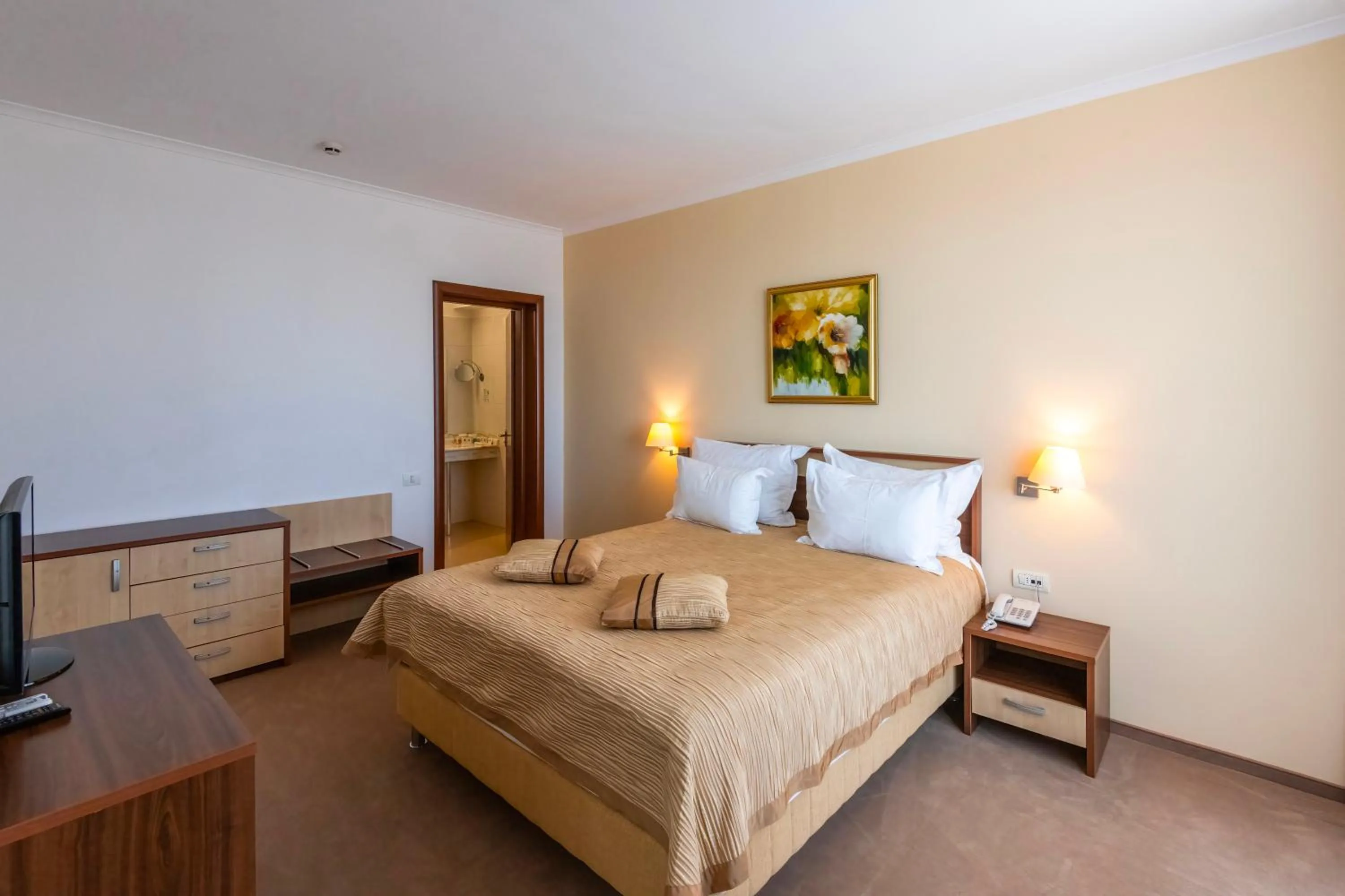 Bedroom, Bed in Hotel Saturn