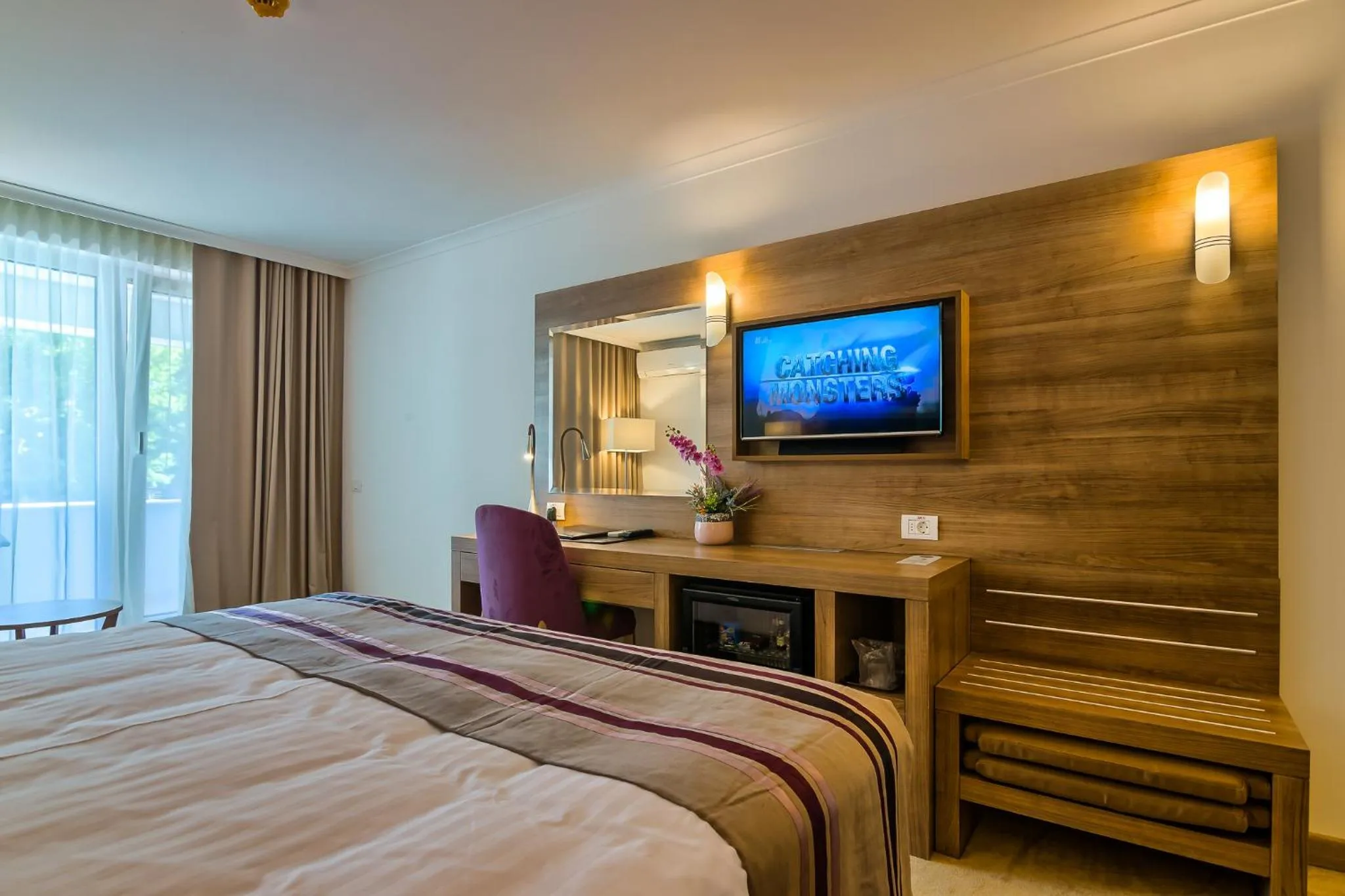 TV and multimedia, Bed in Hotel Saturn